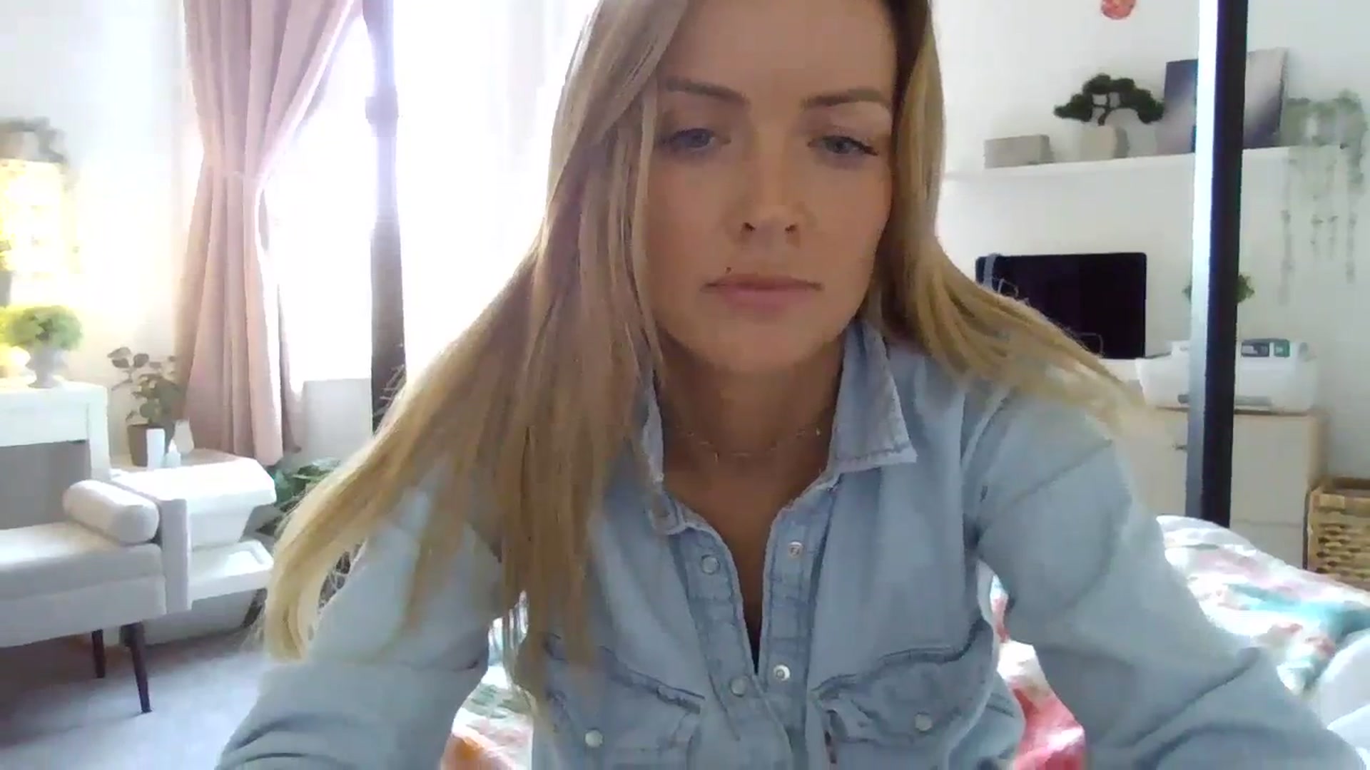 Gallery image thumbnail from Courtney's myfreecams stream on, 10/10/2023, 14:58 image 17 of 20