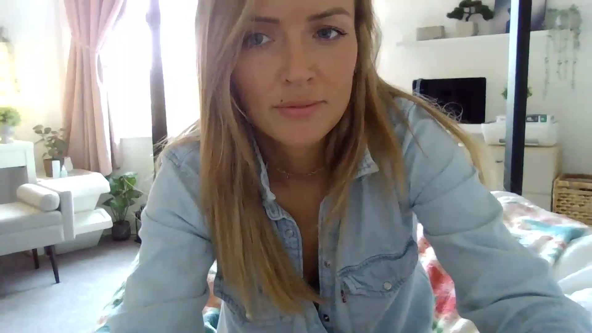 Gallery image thumbnail from Courtney's myfreecams stream on, 10/10/2023, 14:58 image 15 of 20