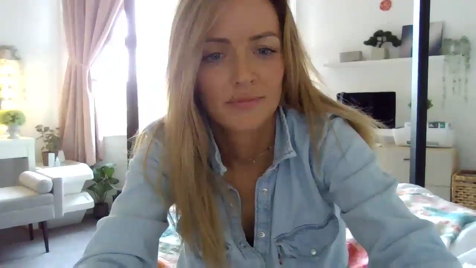 Gallery image thumbnail from Courtney's myfreecams stream on, 10/10/2023, 14:58 image 18 of 20