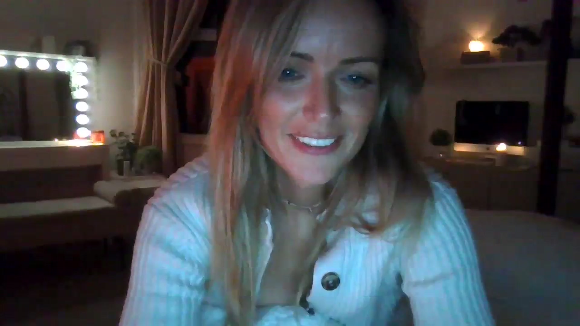 Gallery image thumbnail from Courtney's myfreecams stream on, 10/10/2023, 21:29 image 7 of 20