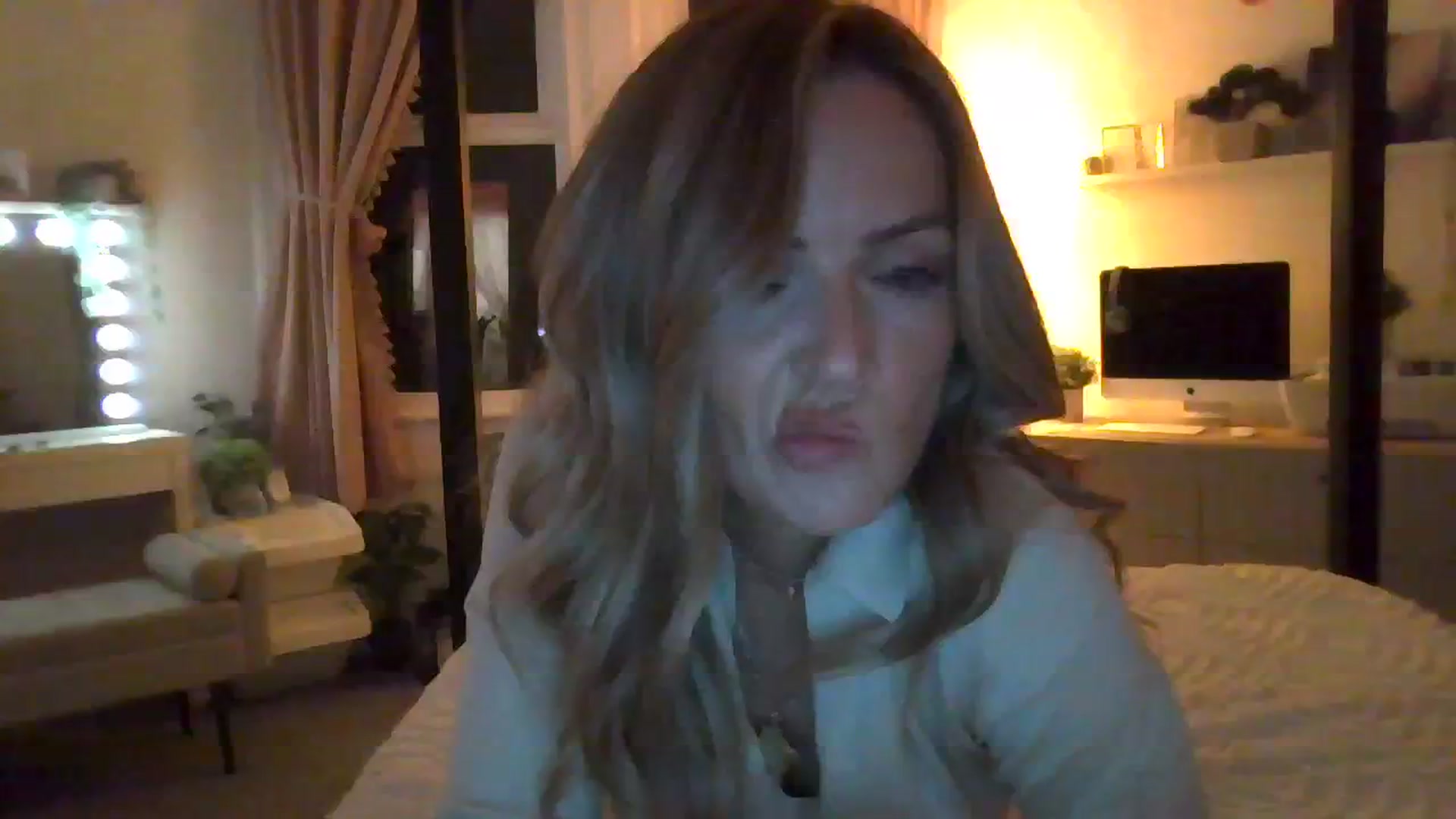 Gallery image thumbnail from Courtney's myfreecams stream on, 10/19/2023, 20:51 image 13 of 20