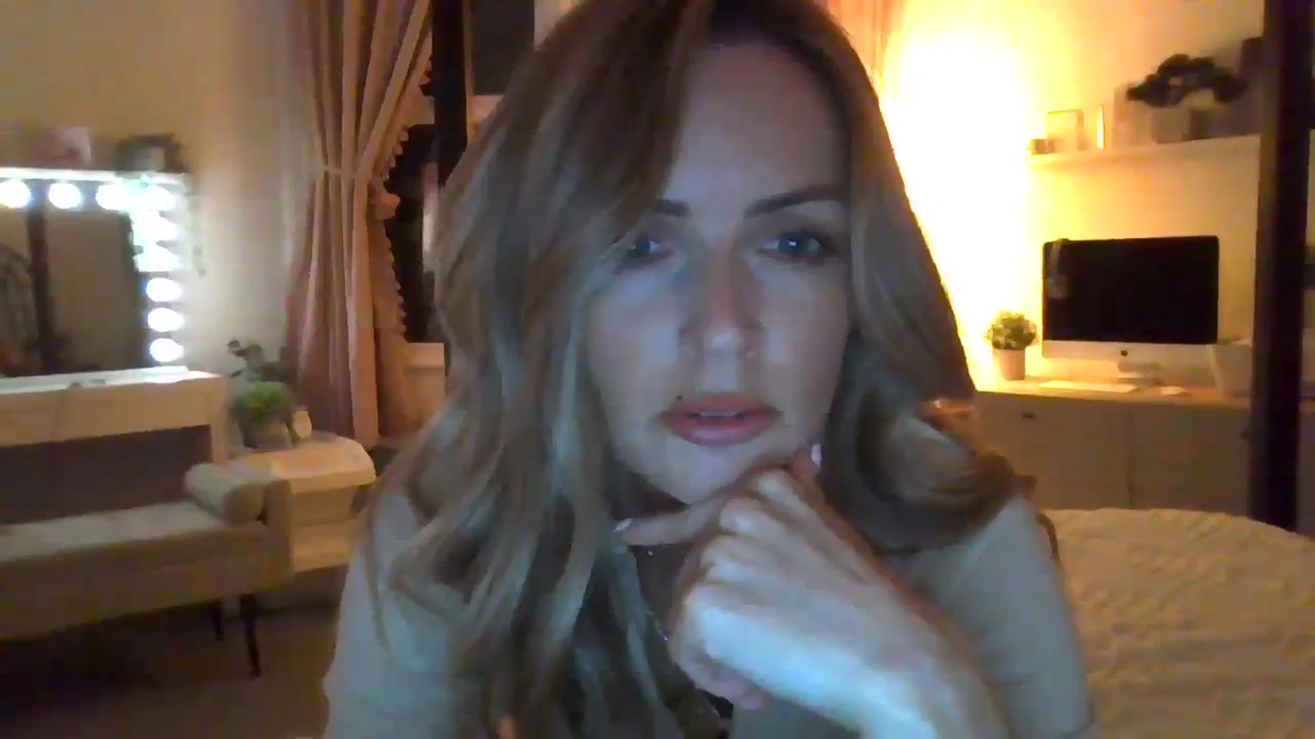 Gallery image thumbnail from Courtney's myfreecams stream on, 10/19/2023, 20:51 image 3 of 20