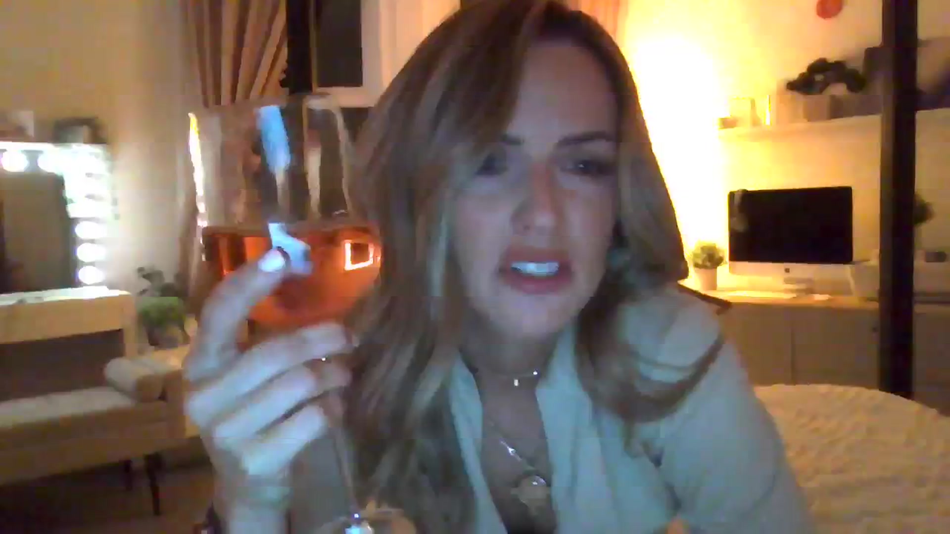 Gallery image thumbnail from Courtney's myfreecams stream on, 10/19/2023, 20:51 image 8 of 20