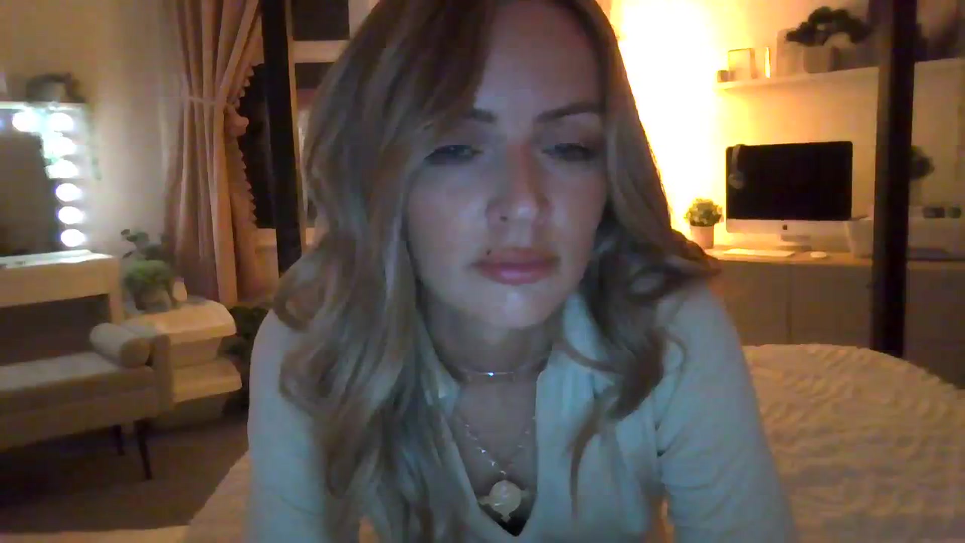 Gallery image thumbnail from Courtney's myfreecams stream on, 10/19/2023, 20:51 image 19 of 20