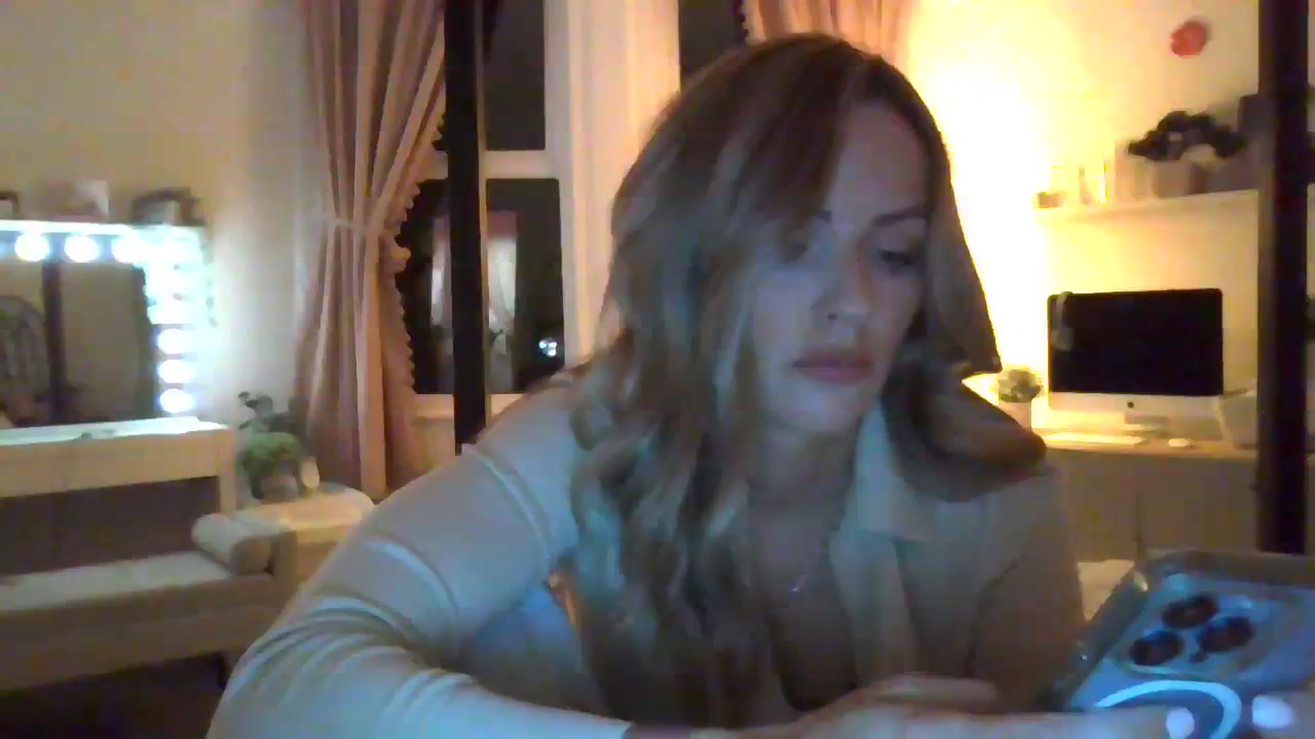 Gallery image thumbnail from Courtney's myfreecams stream on, 10/19/2023, 20:51 image 5 of 20
