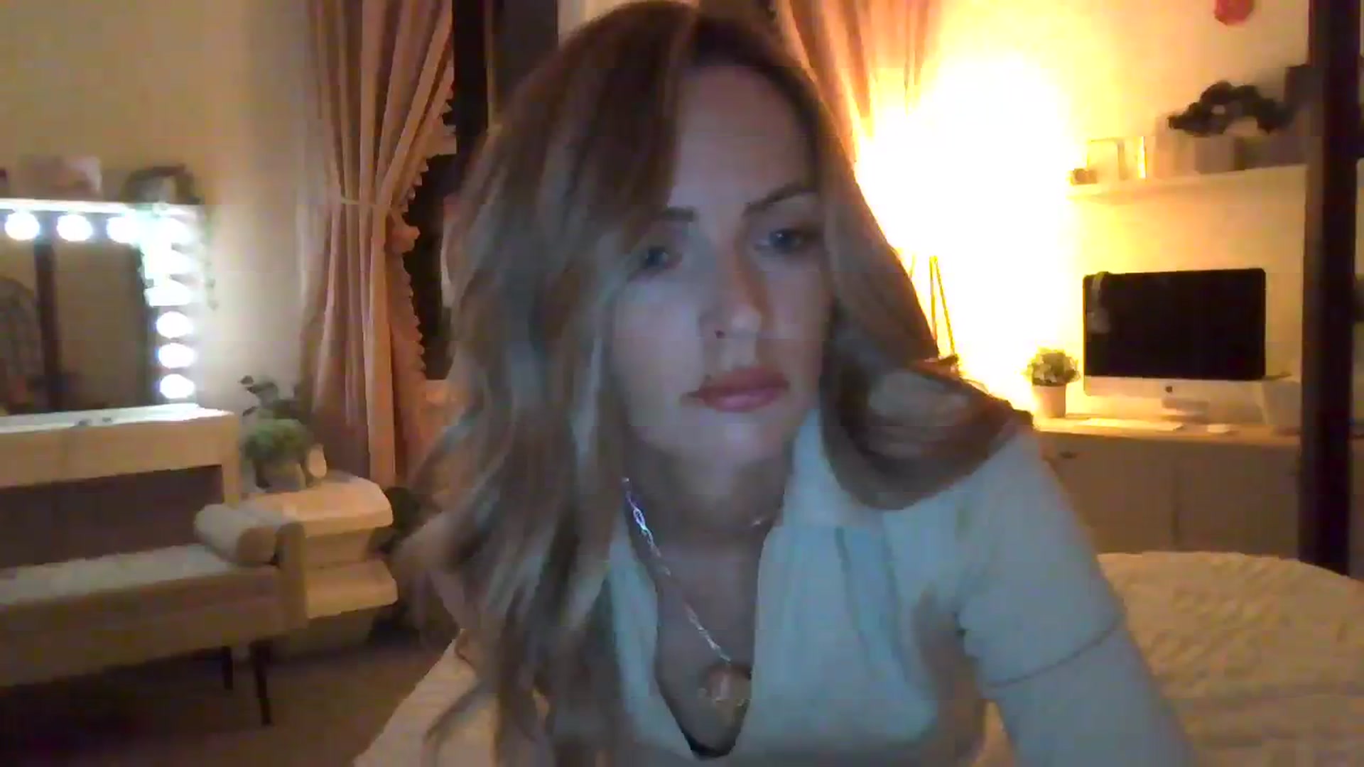 Gallery image thumbnail from Courtney's myfreecams stream on, 10/19/2023, 20:51 image 4 of 20
