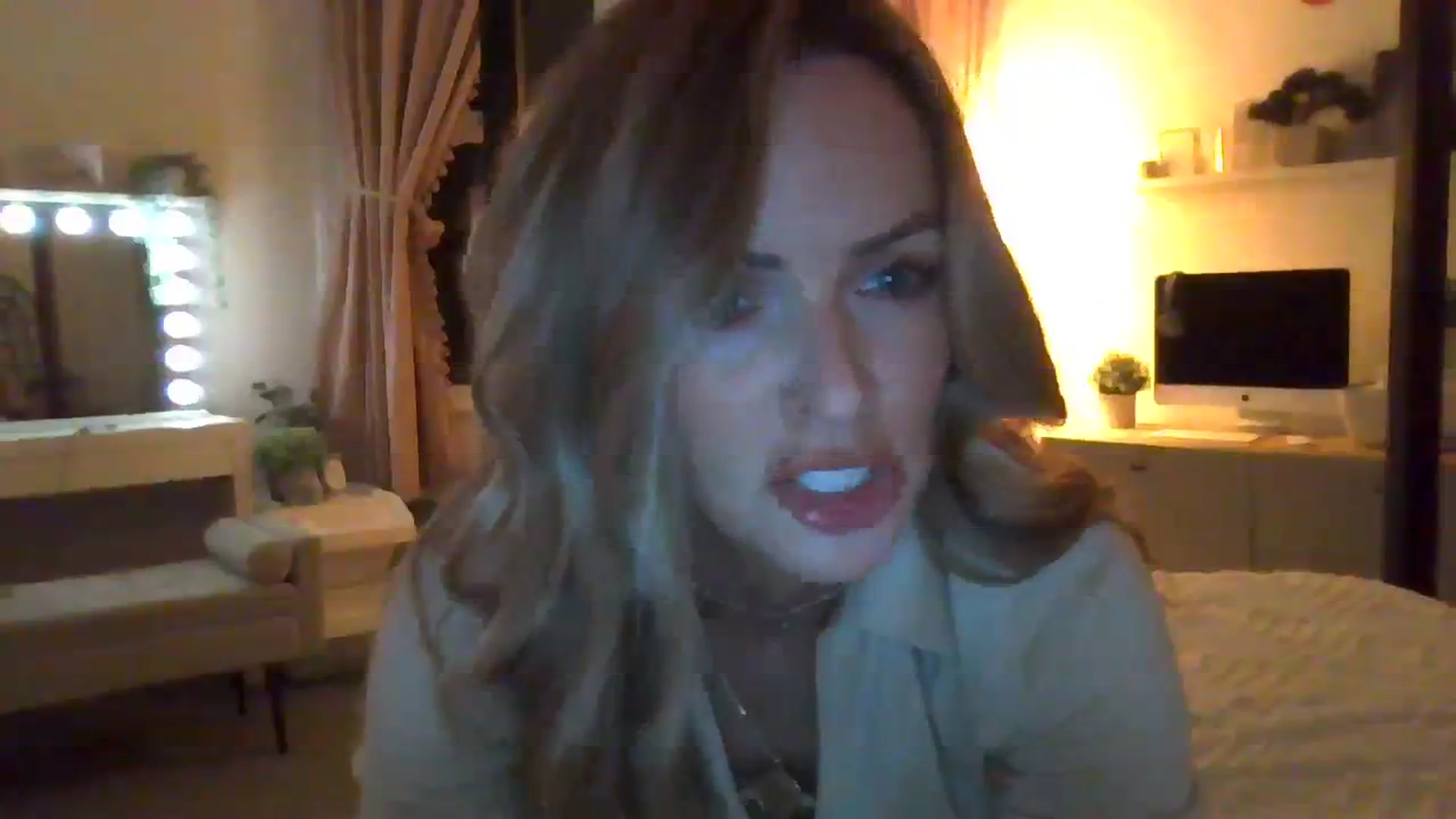 Gallery image thumbnail from Courtney's myfreecams stream on, 10/19/2023, 20:51 image 2 of 20