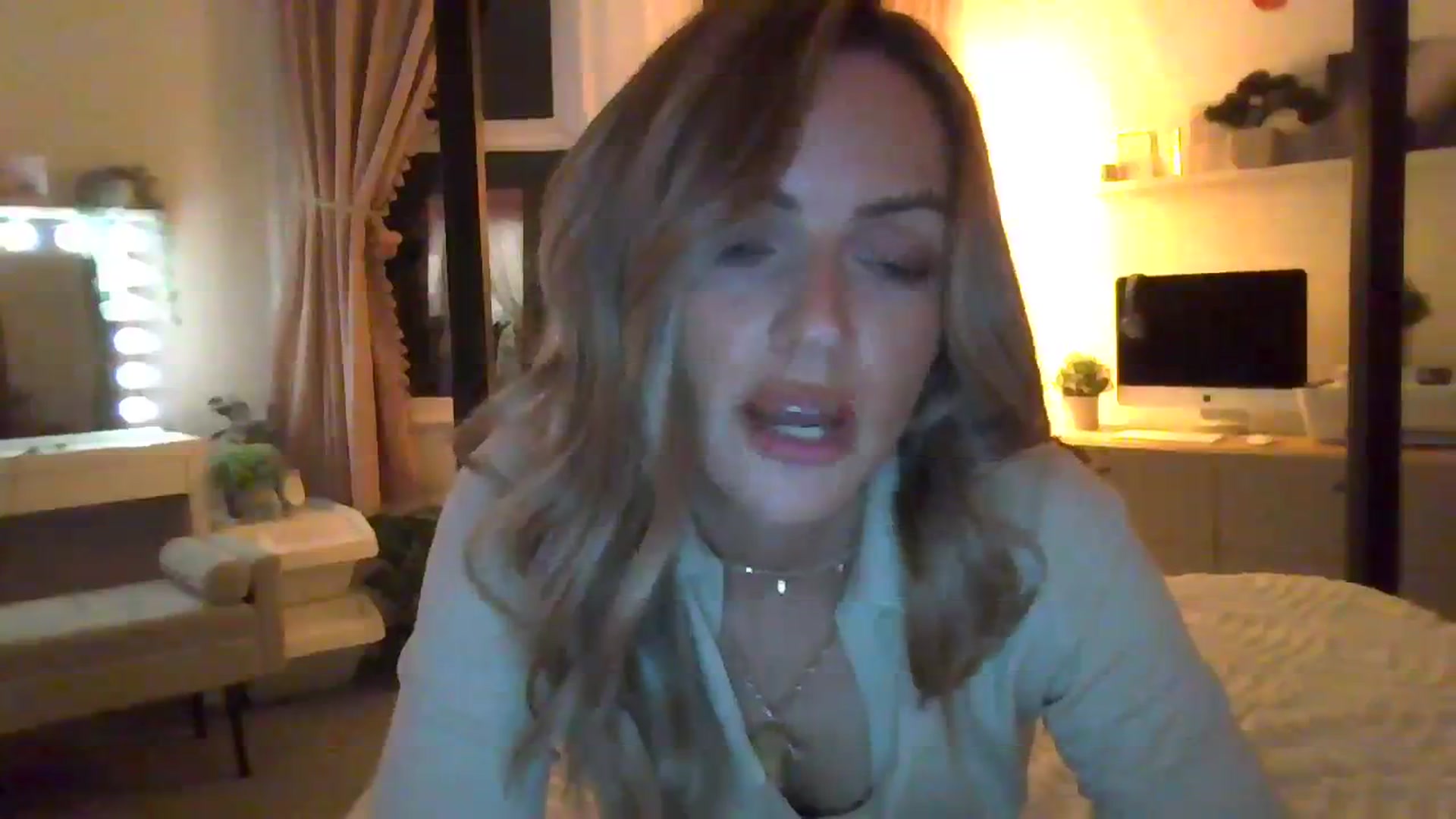 Gallery image thumbnail from Courtney's myfreecams stream on, 10/19/2023, 20:51 image 10 of 20