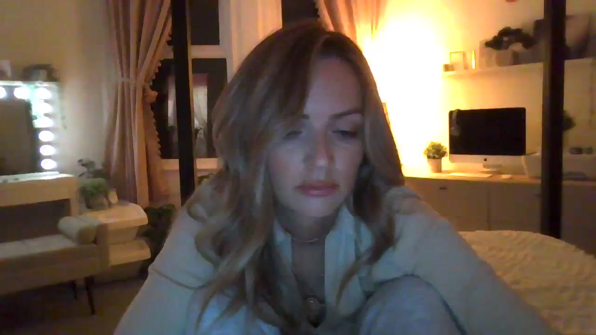 Gallery image thumbnail from Courtney's myfreecams stream on, 10/19/2023, 20:51 image 17 of 20
