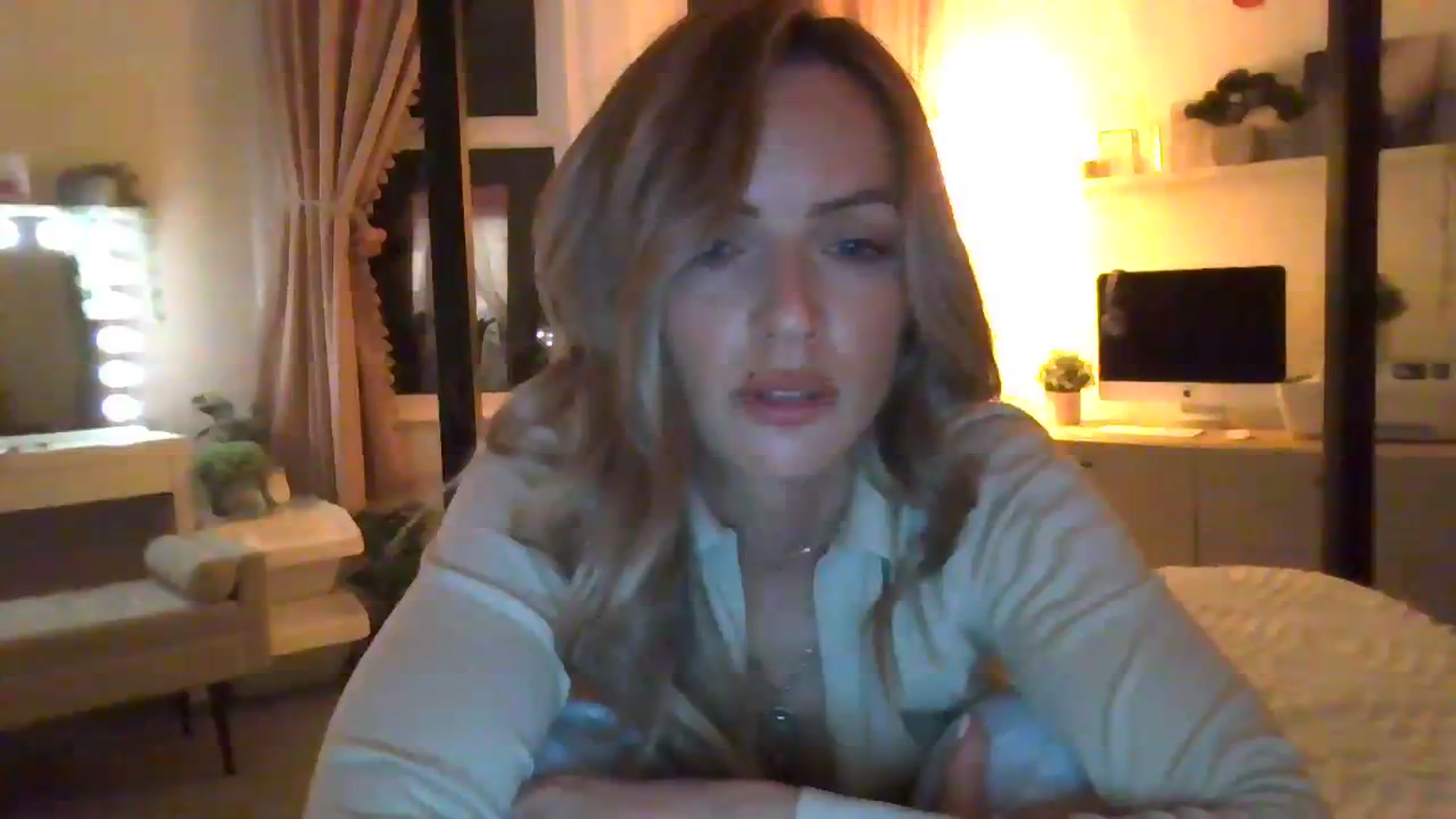 Gallery image thumbnail from Courtney's myfreecams stream on, 10/19/2023, 20:51 image 18 of 20