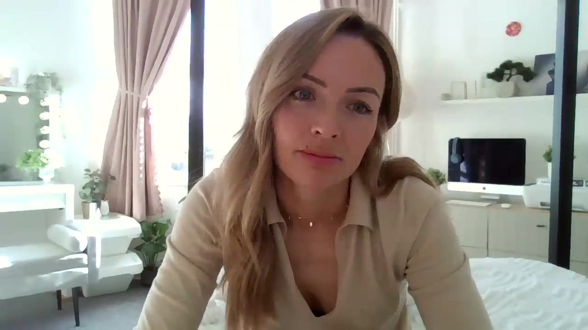 Gallery image thumbnail from Courtney's myfreecams stream on, 10/22/2023, 09:15 image 13 of 20