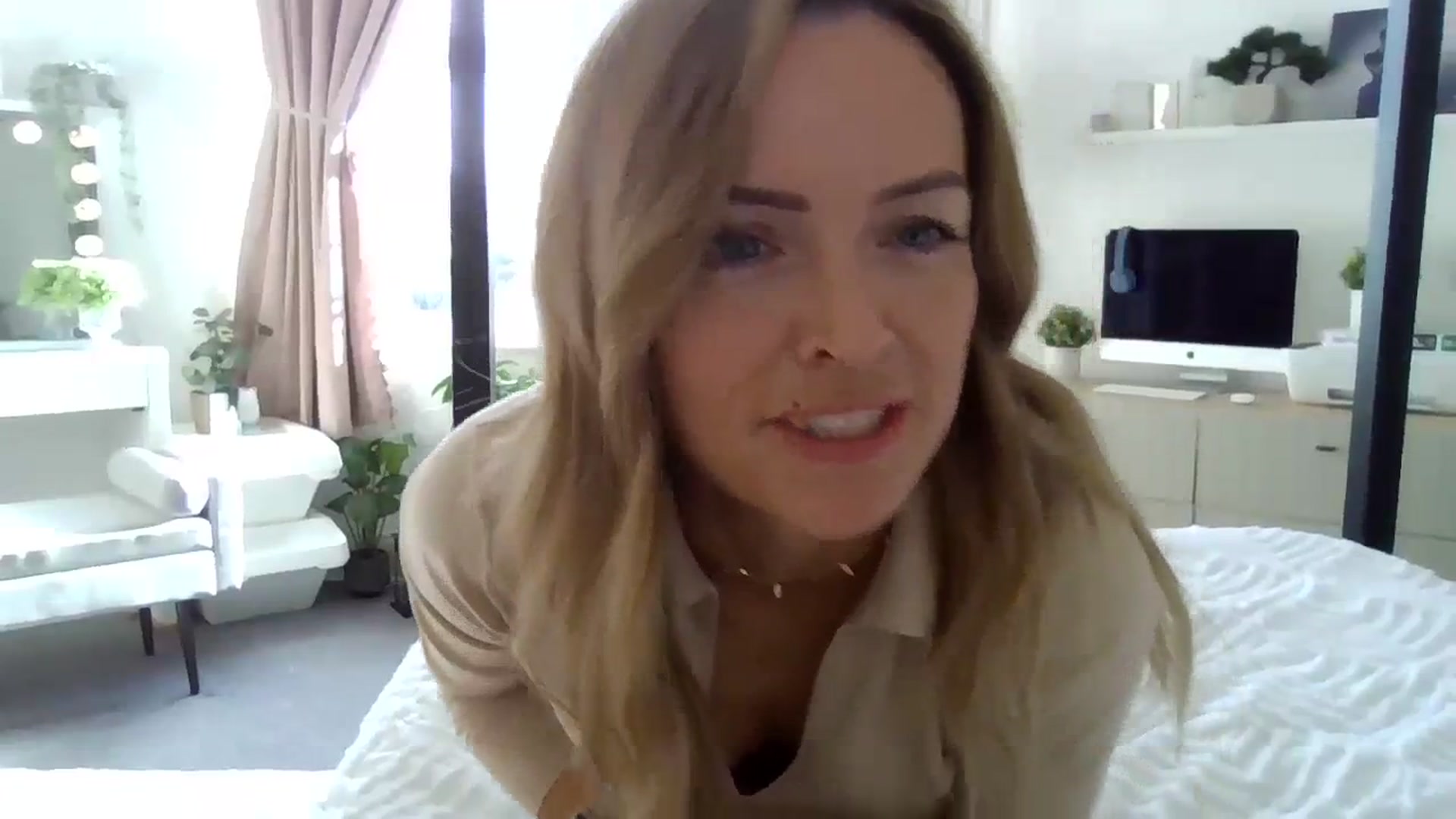 Gallery image thumbnail from Courtney's myfreecams stream on, 10/22/2023, 09:15 image 19 of 20