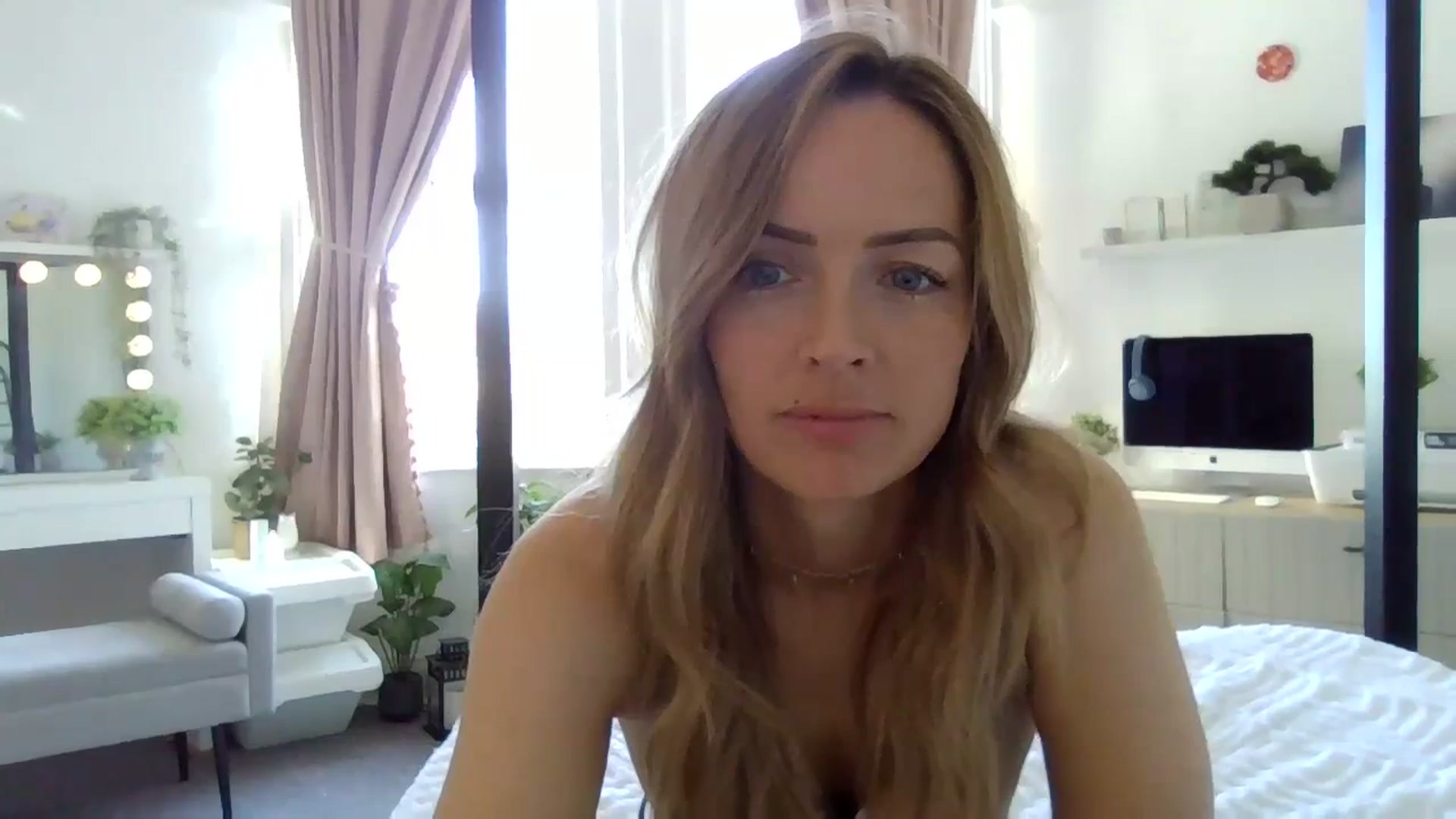 Gallery image thumbnail from Courtney's myfreecams stream on, 10/22/2023, 11:01 image 16 of 20