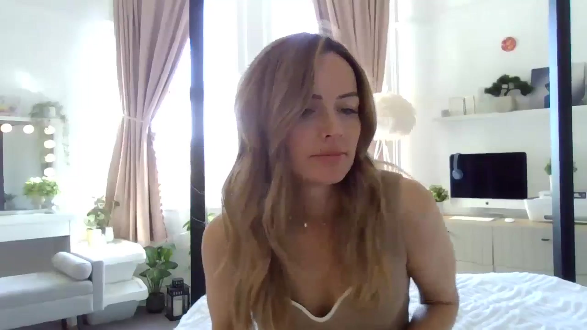 Gallery image thumbnail from Courtney's myfreecams stream on, 10/22/2023, 11:01 image 14 of 20