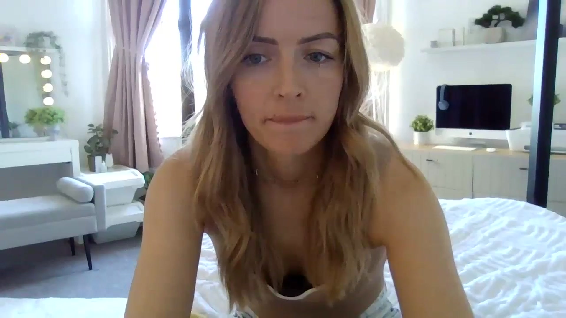 Gallery image thumbnail from Courtney's myfreecams stream on, 10/22/2023, 11:01 image 18 of 20