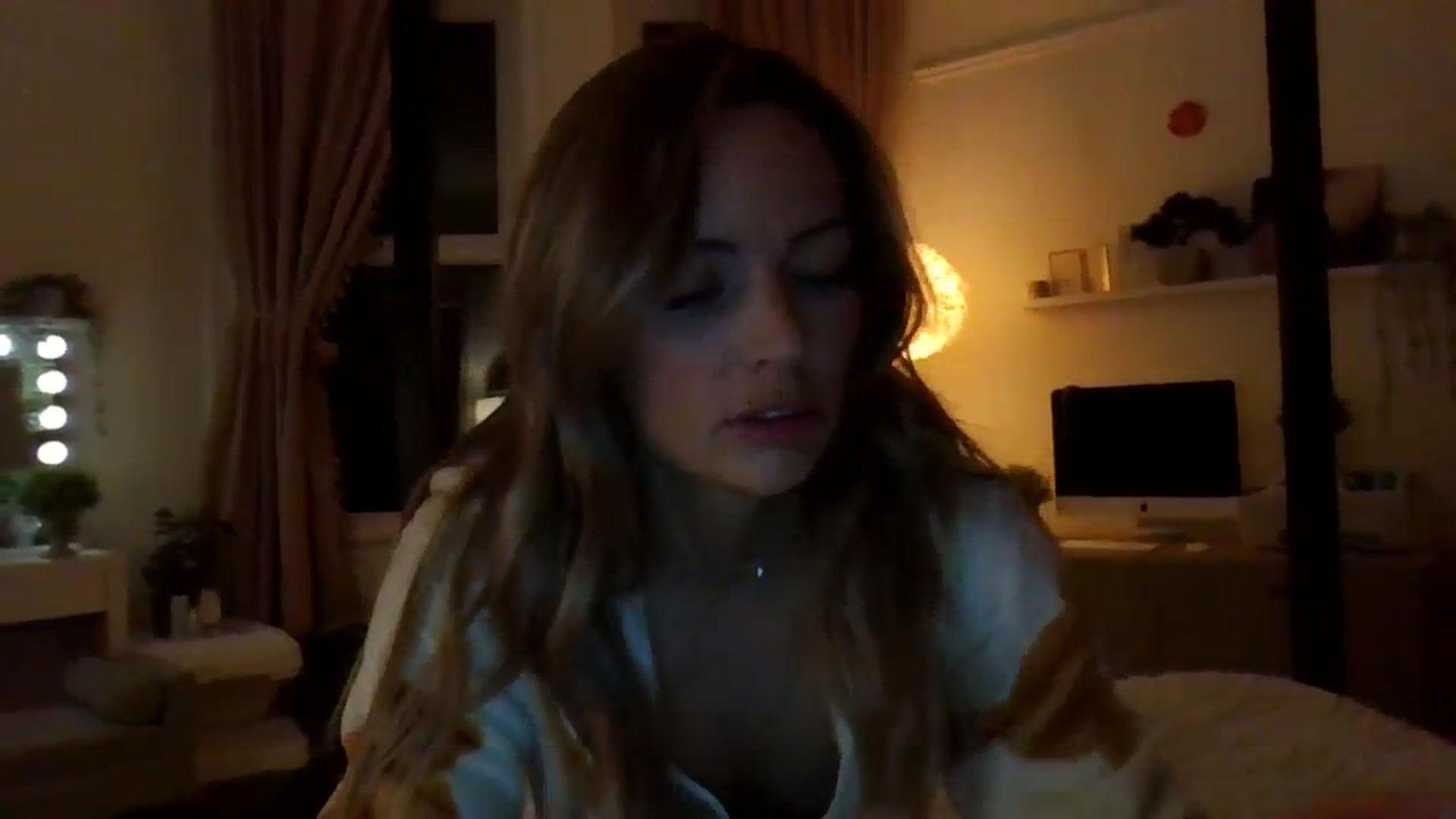 Gallery image thumbnail from Courtney's myfreecams stream on, 10/22/2023, 20:43 image 4 of 20