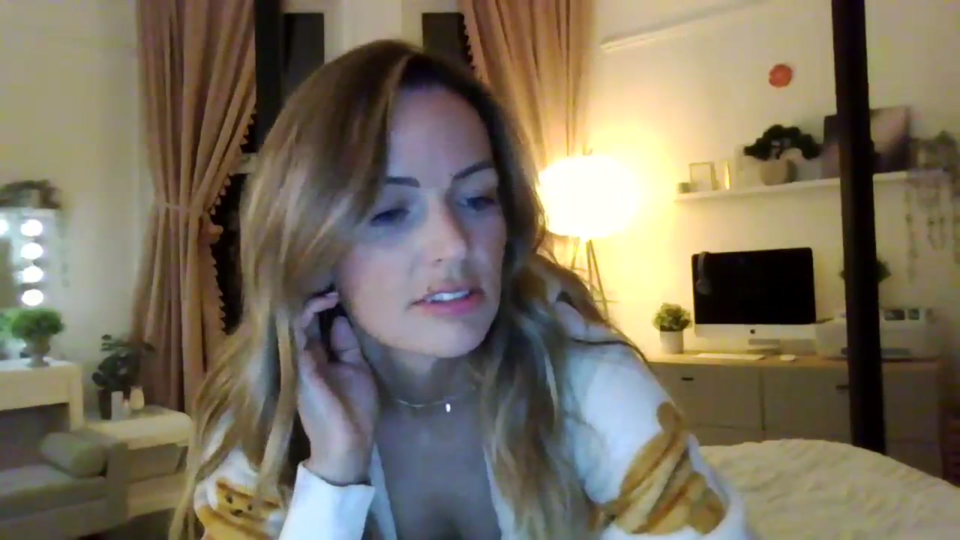 Gallery image thumbnail from Courtney's myfreecams stream on, 10/22/2023, 20:43 image 2 of 20