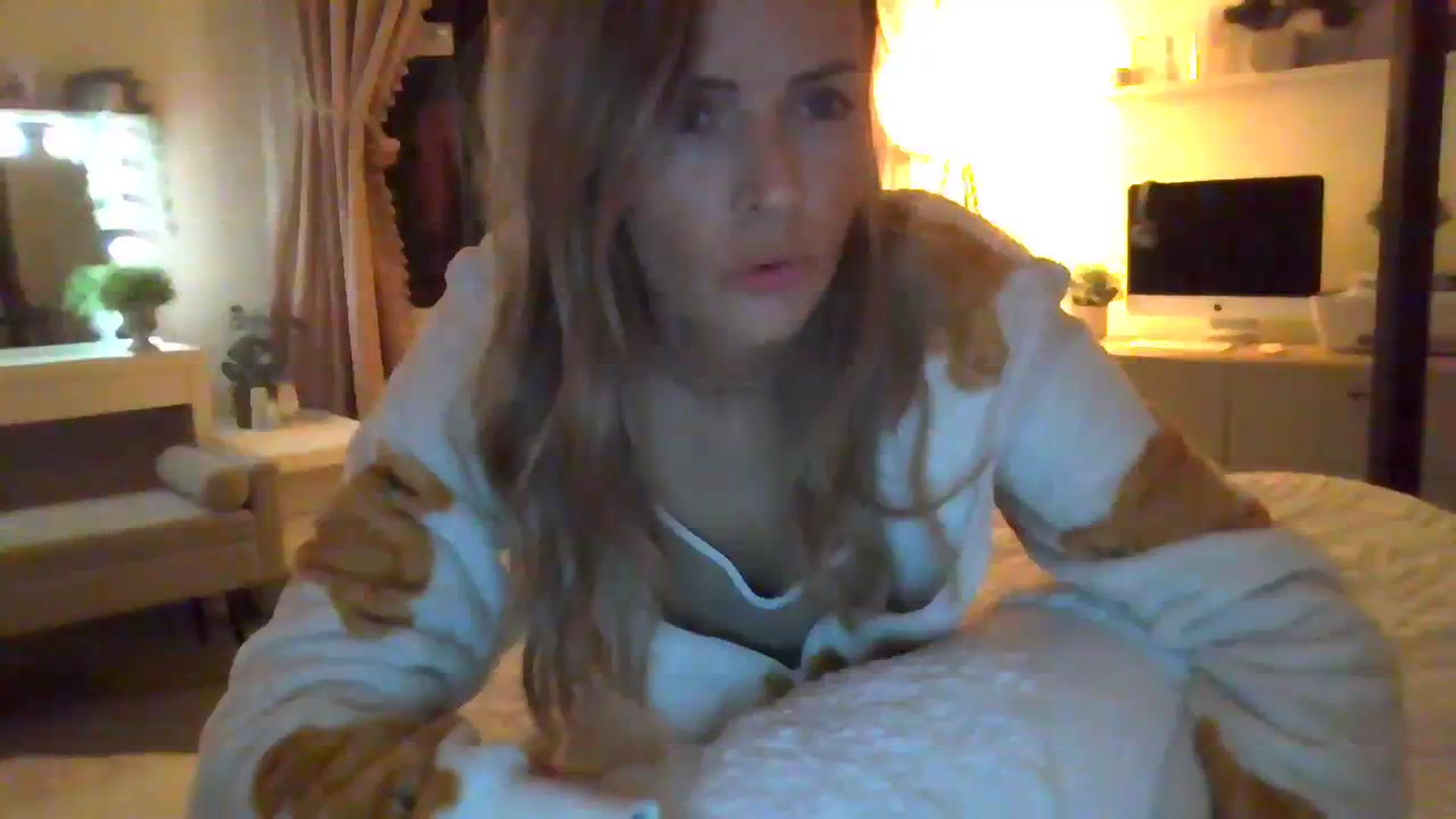 Gallery image thumbnail from Courtney's myfreecams stream on, 10/22/2023, 21:20 image 3 of 20