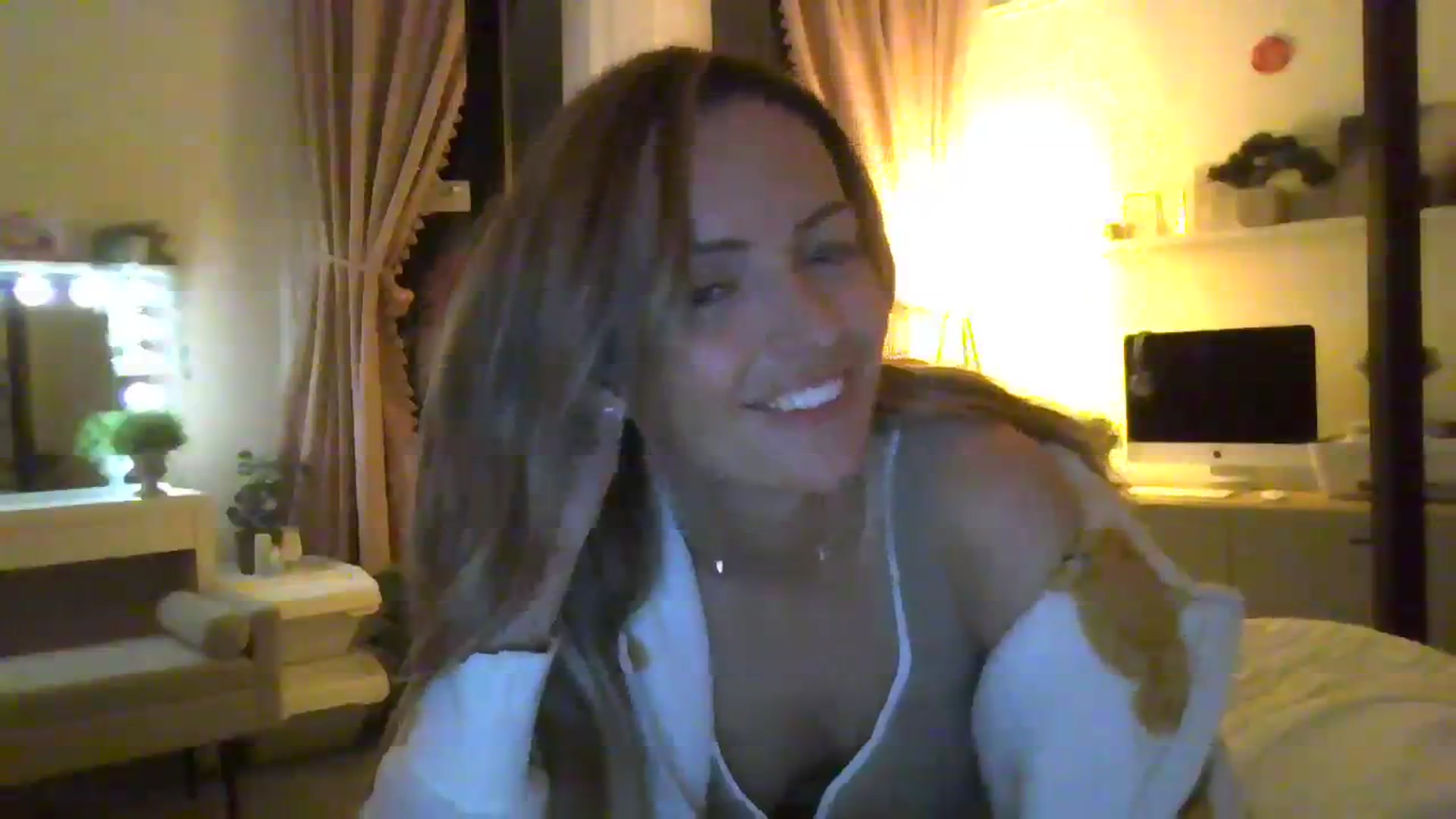 Gallery image thumbnail from Courtney's myfreecams stream on, 10/22/2023, 21:20 image 14 of 20