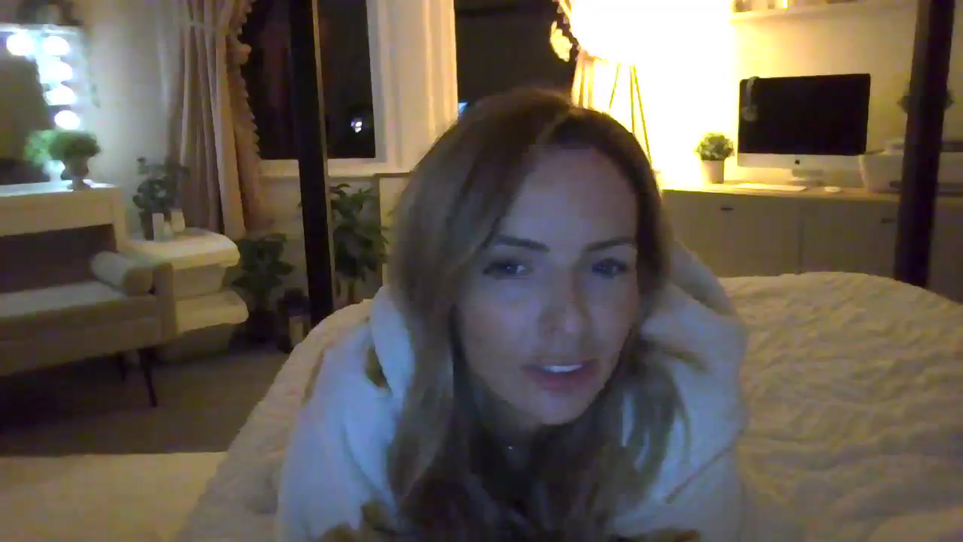 Gallery image thumbnail from Courtney's myfreecams stream on, 10/22/2023, 21:20 image 8 of 20