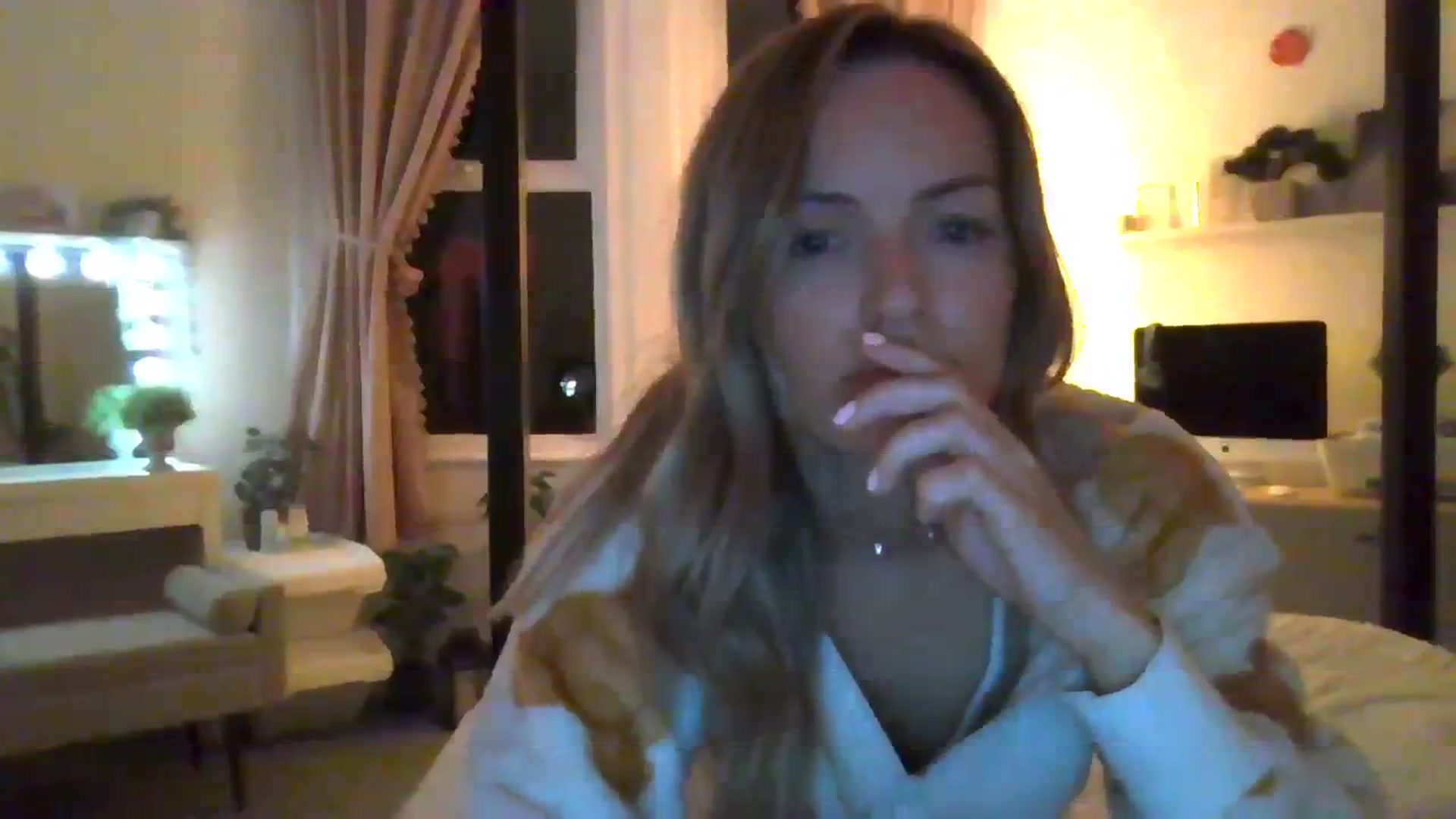 Gallery image thumbnail from Courtney's myfreecams stream on, 10/22/2023, 21:20 image 20 of 20