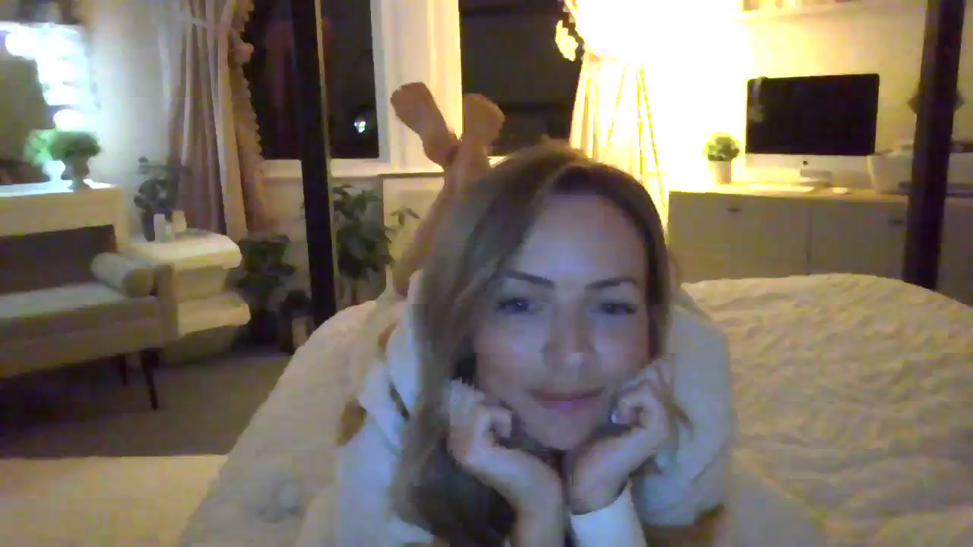 Gallery image thumbnail from Courtney's myfreecams stream on, 10/22/2023, 21:20 image 7 of 20