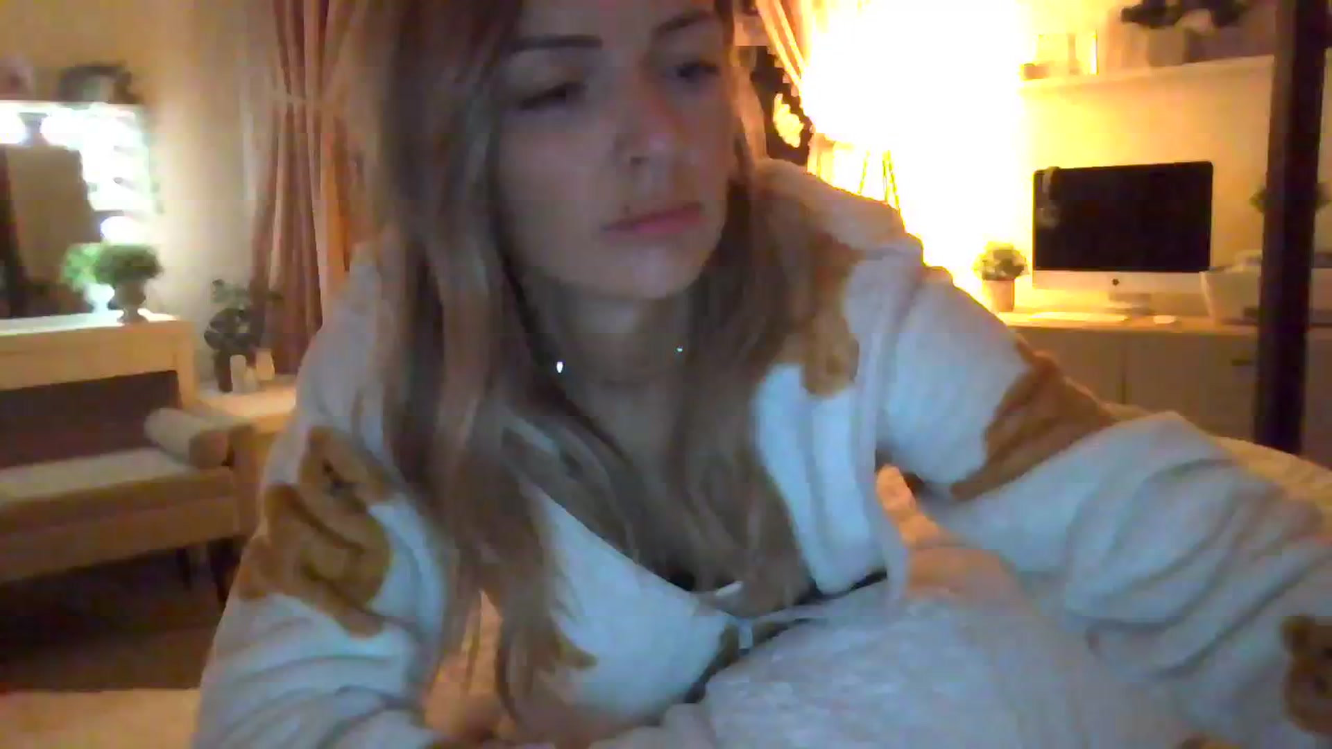 Gallery image thumbnail from Courtney's myfreecams stream on, 10/22/2023, 21:20 image 4 of 20
