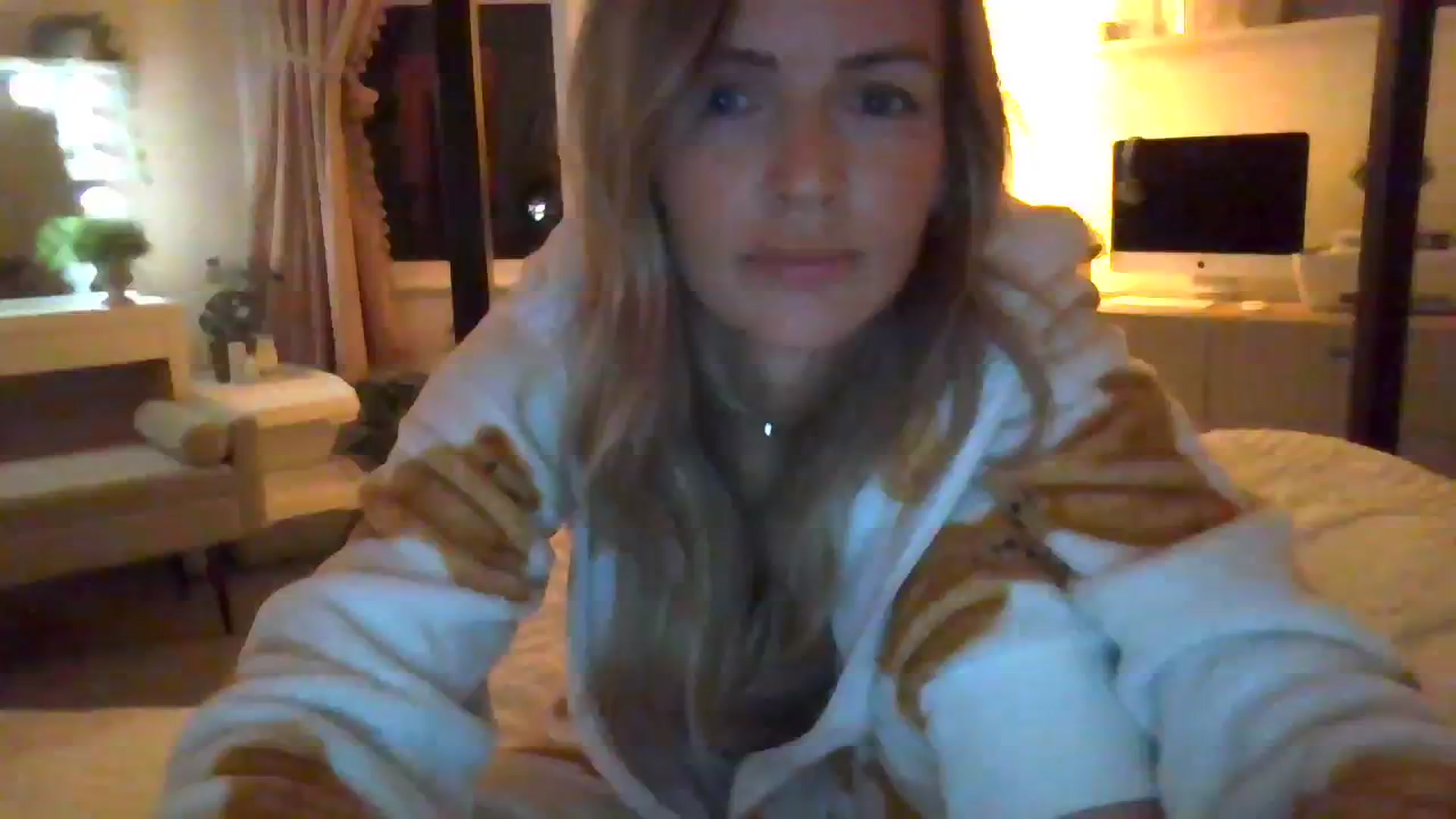 Gallery image thumbnail from Courtney's myfreecams stream on, 10/22/2023, 21:20 image 10 of 20