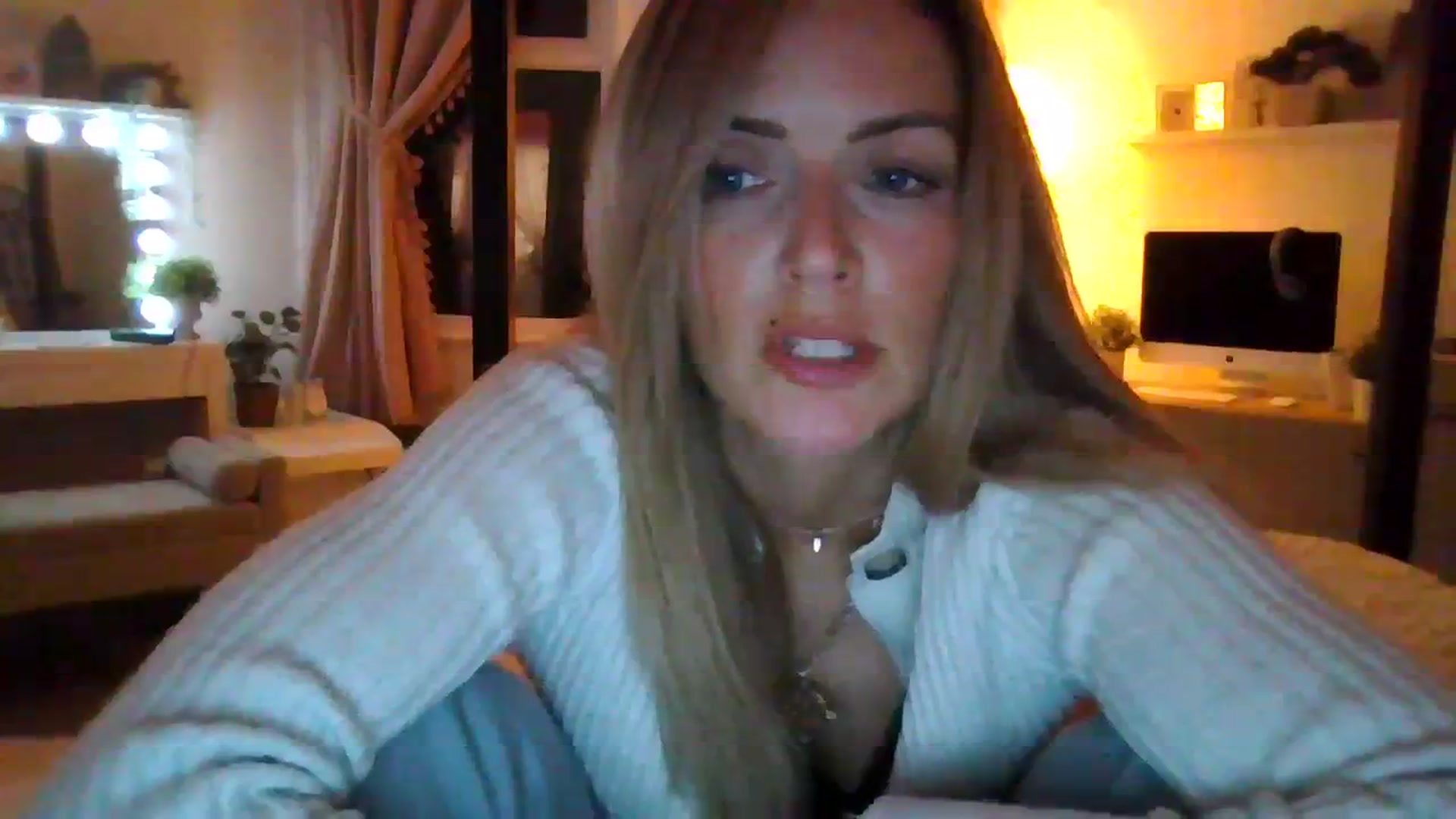 Gallery image thumbnail from Courtney's myfreecams stream on, 10/29/2023, 23:25 image 6 of 20
