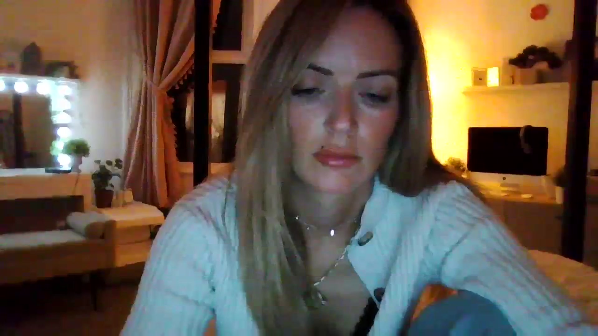 Gallery image thumbnail from Courtney's myfreecams stream on, 10/29/2023, 23:25 image 4 of 20
