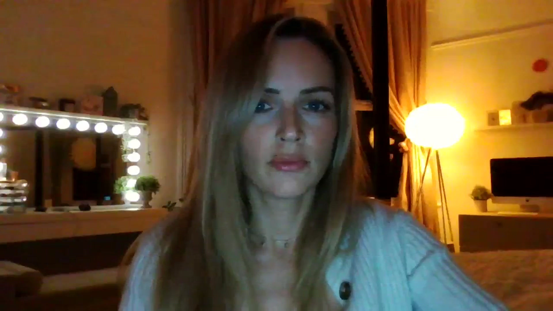 Gallery image thumbnail from Courtney's myfreecams stream on, 11/06/2023, 20:43 image 4 of 20