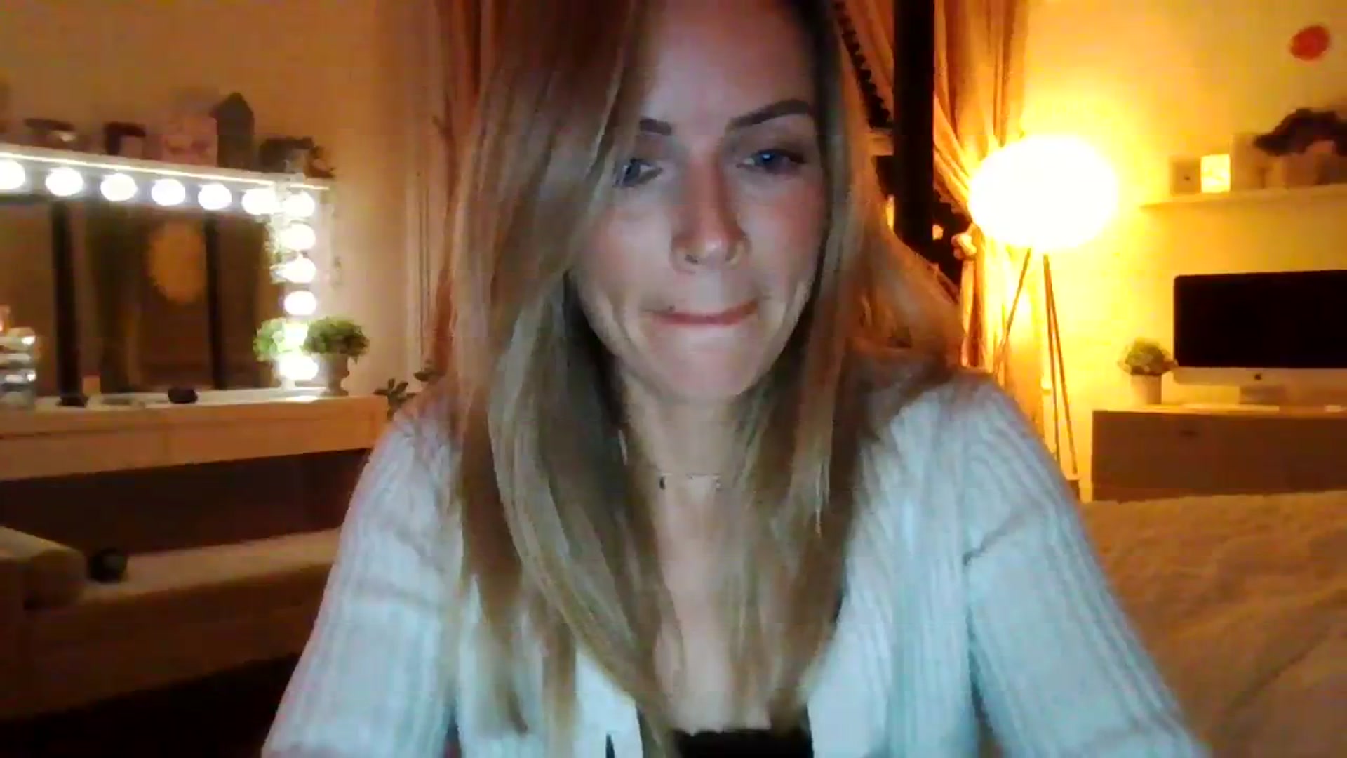 Gallery image thumbnail from Courtney's myfreecams stream on, 11/06/2023, 20:43 image 14 of 20