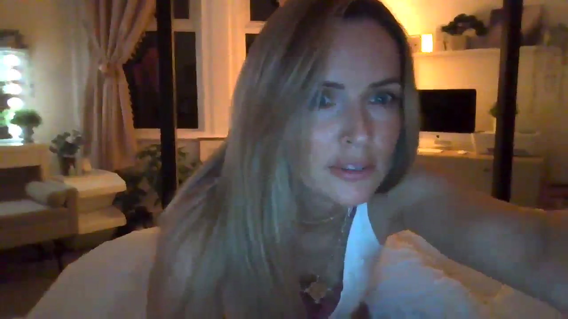 Gallery image thumbnail from Courtney's myfreecams stream on, 11/06/2023, 21:41 image 5 of 20