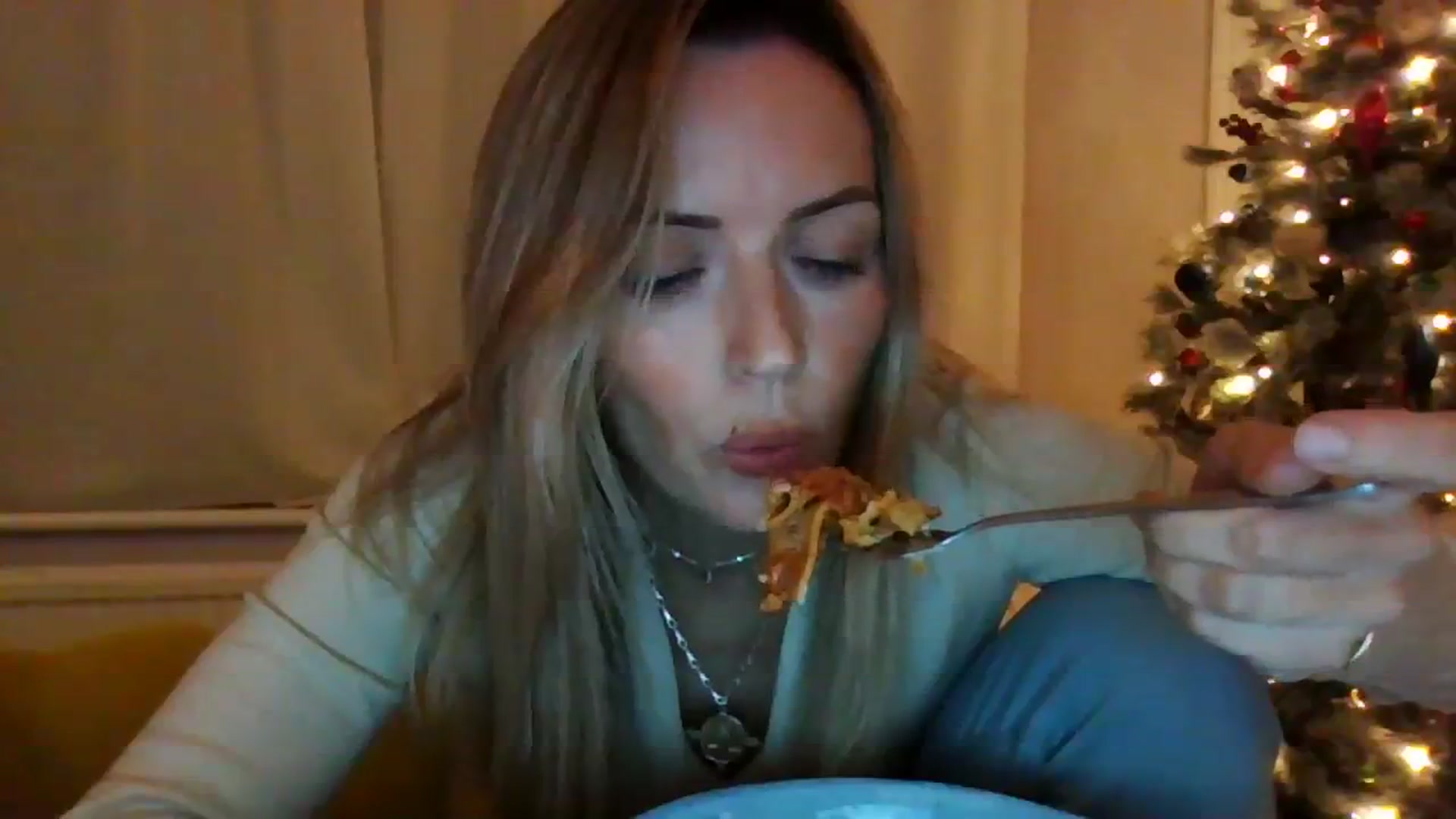 Gallery image thumbnail from Courtney's myfreecams stream on, 11/19/2023, 20:23 image 20 of 20