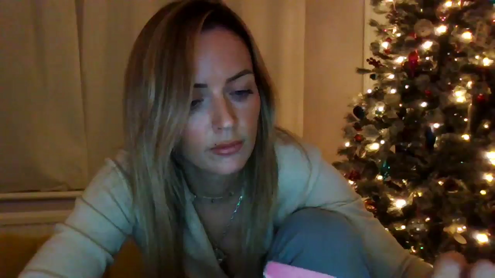 Gallery image thumbnail from Courtney's myfreecams stream on, 11/19/2023, 20:23 image 12 of 20