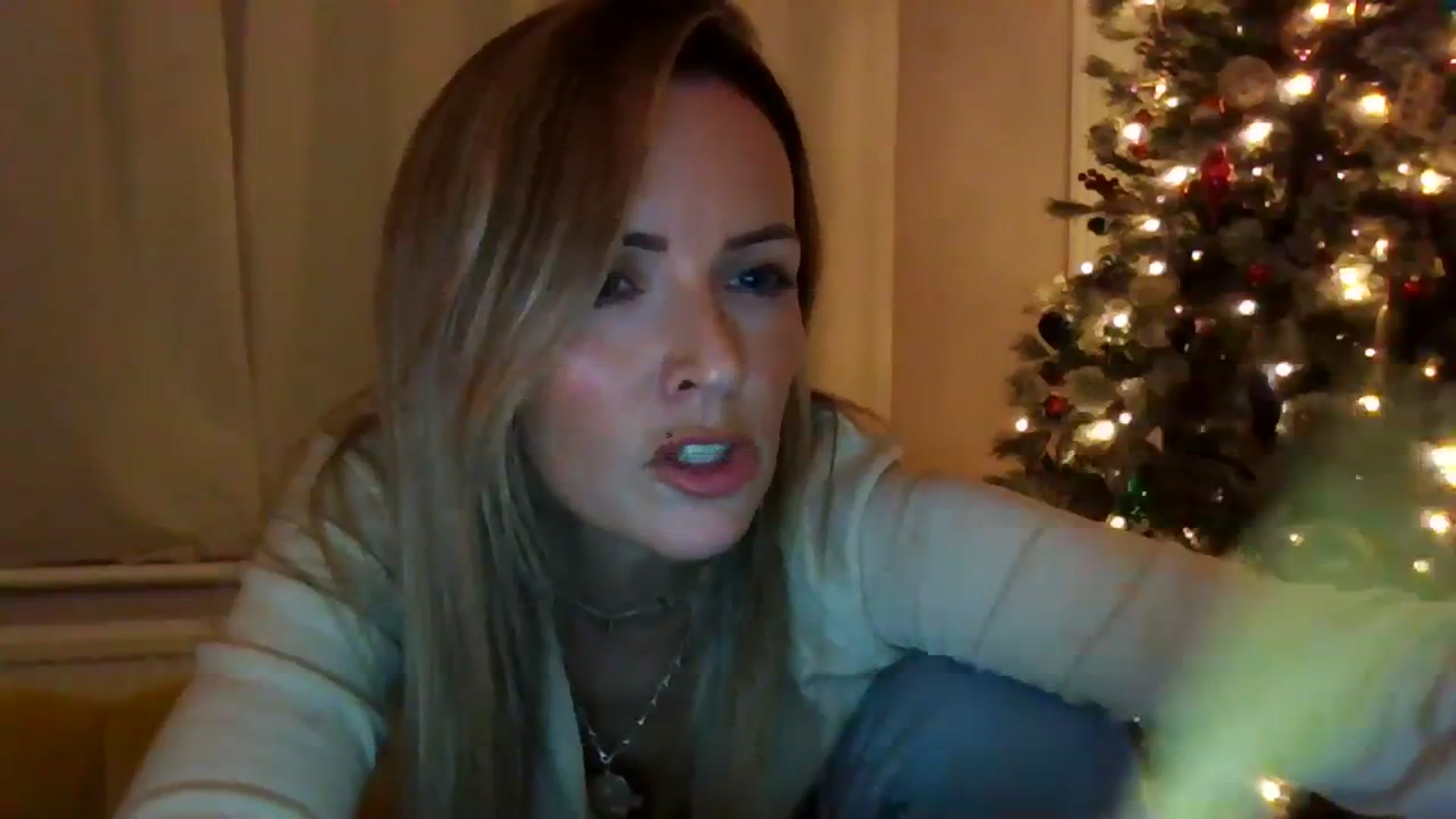Gallery image thumbnail from Courtney's myfreecams stream on, 11/19/2023, 20:23 image 10 of 20