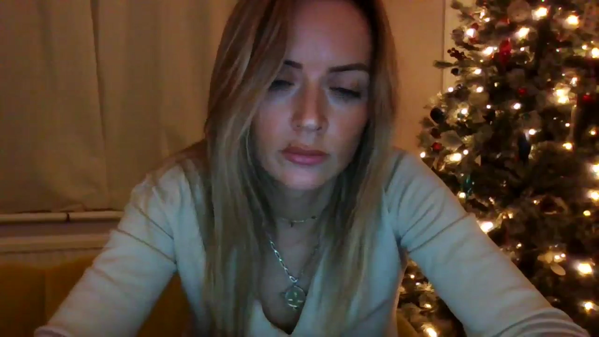 Gallery image thumbnail from Courtney's myfreecams stream on, 11/19/2023, 20:23 image 17 of 20