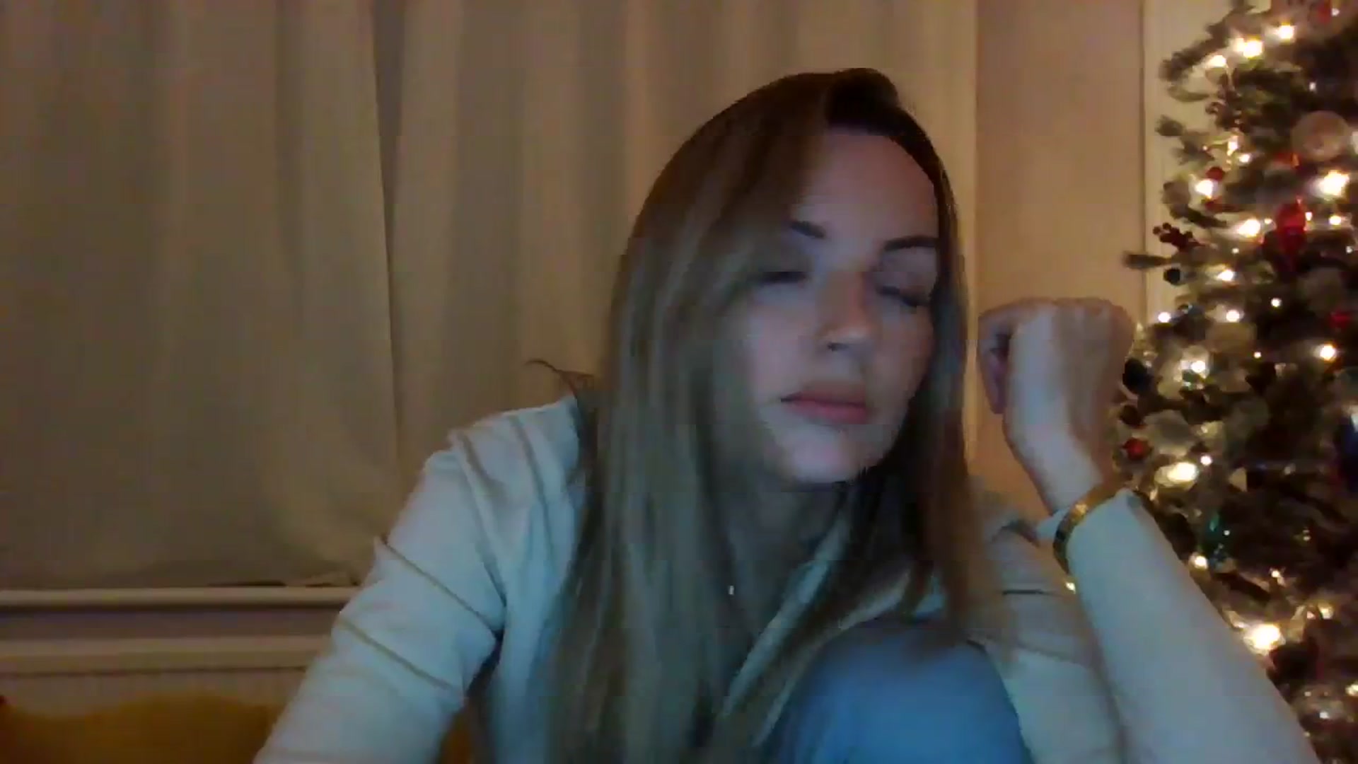 Gallery image thumbnail from Courtney's myfreecams stream on, 11/19/2023, 20:41 image 12 of 20