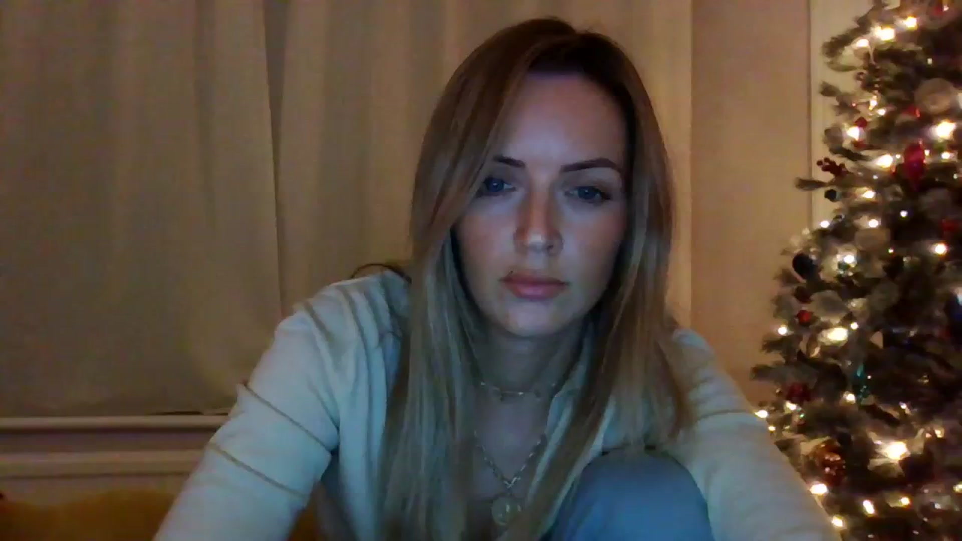 Gallery image thumbnail from Courtney's myfreecams stream on, 11/19/2023, 20:41 image 4 of 20