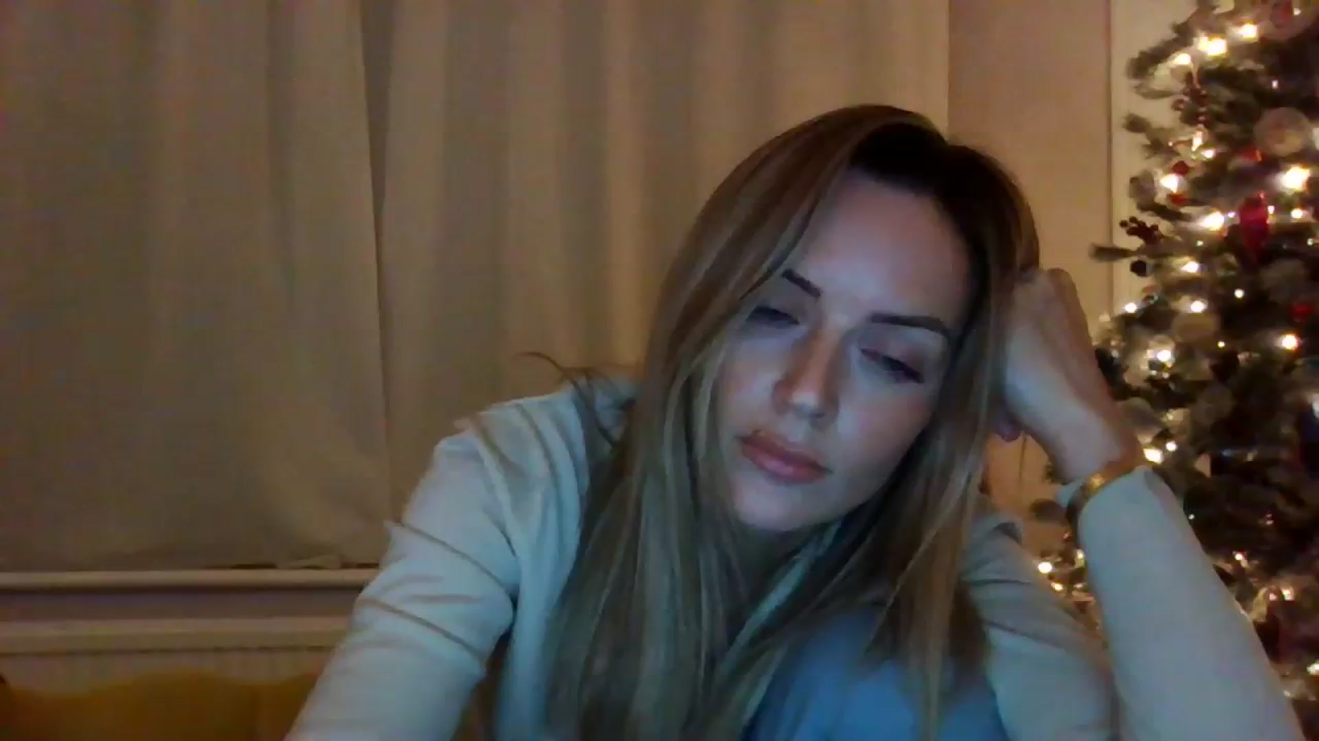 Gallery image thumbnail from Courtney's myfreecams stream on, 11/19/2023, 20:41 image 13 of 20