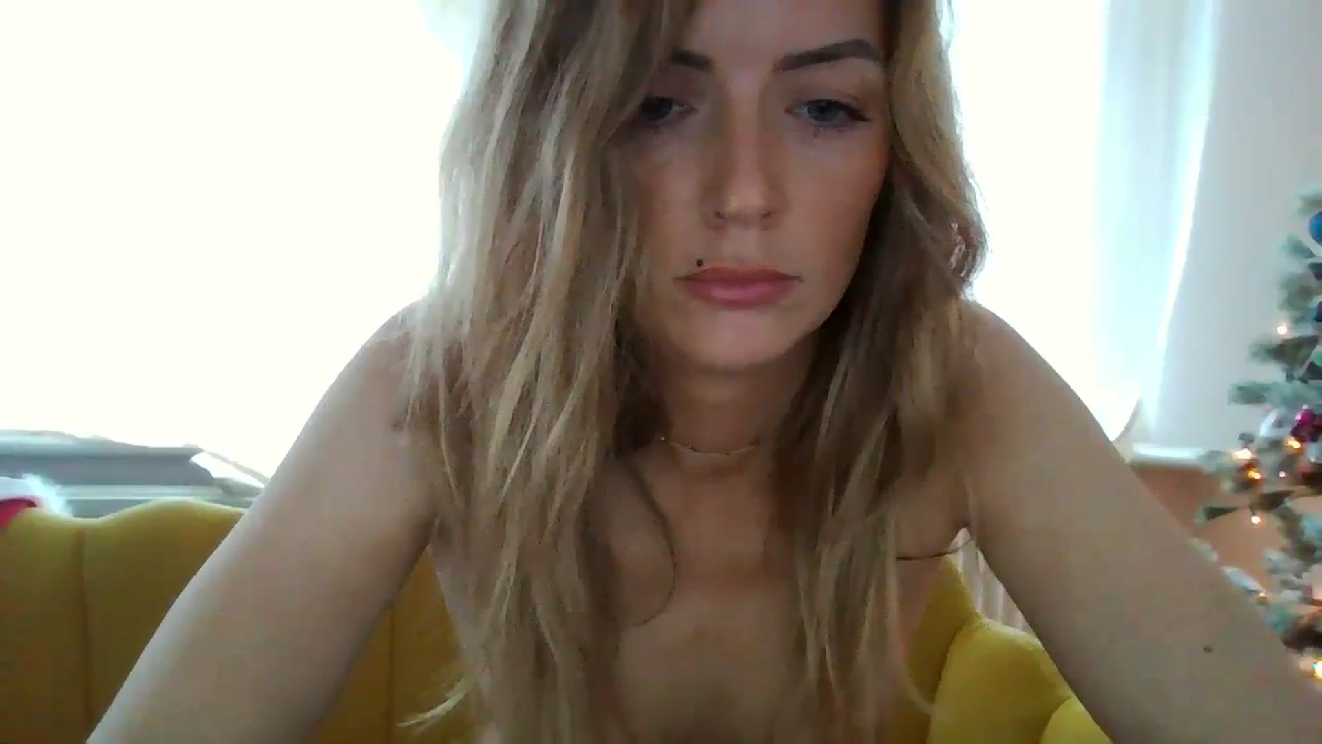 Gallery image thumbnail from Courtney's myfreecams stream on, 11/28/2023, 12:15 image 16 of 20