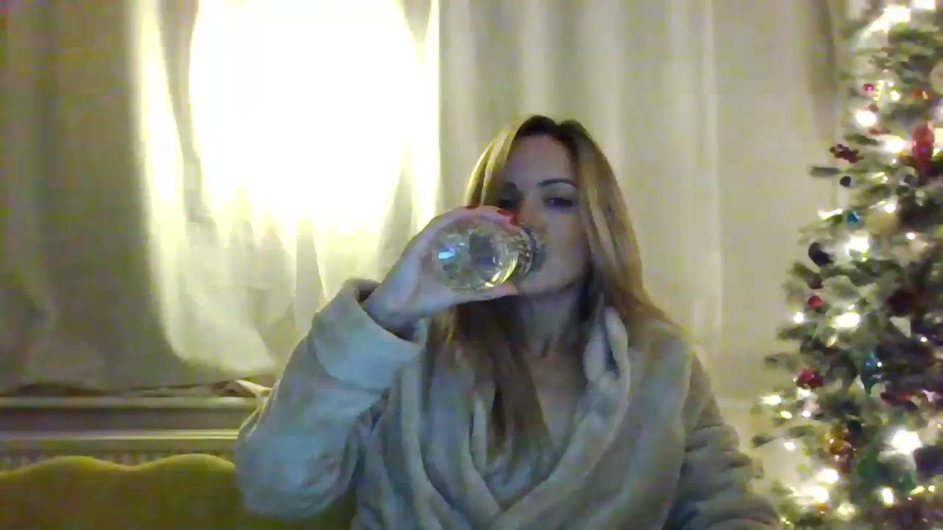 Gallery image thumbnail from Courtney's myfreecams stream on, 12/01/2023, 22:58 image 9 of 20