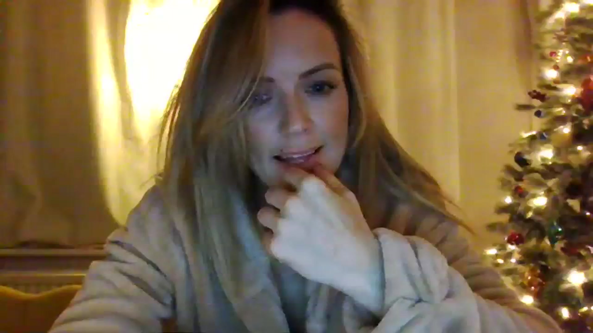 Gallery image thumbnail from Courtney's myfreecams stream on, 12/01/2023, 23:18 image 2 of 20