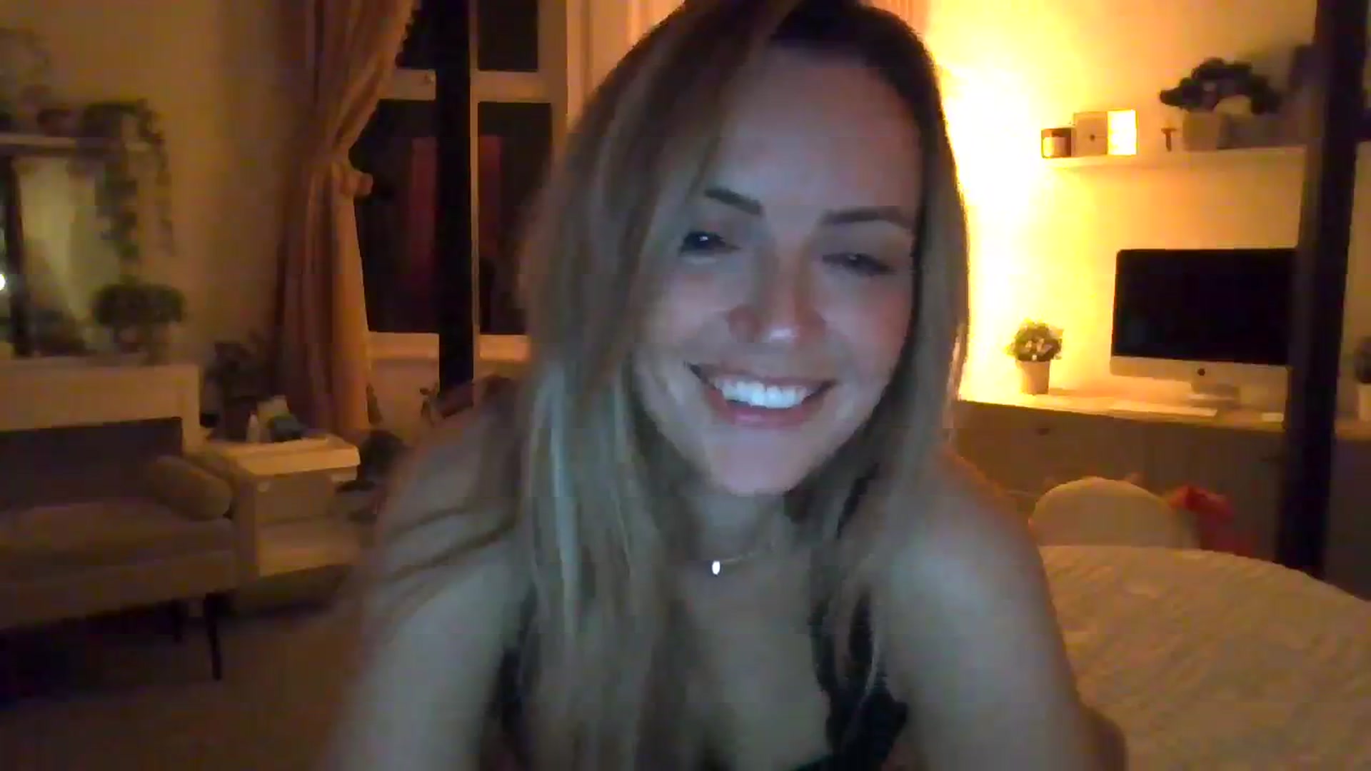 Gallery image thumbnail from Courtney's myfreecams stream on, 12/06/2023, 03:25 image 3 of 20