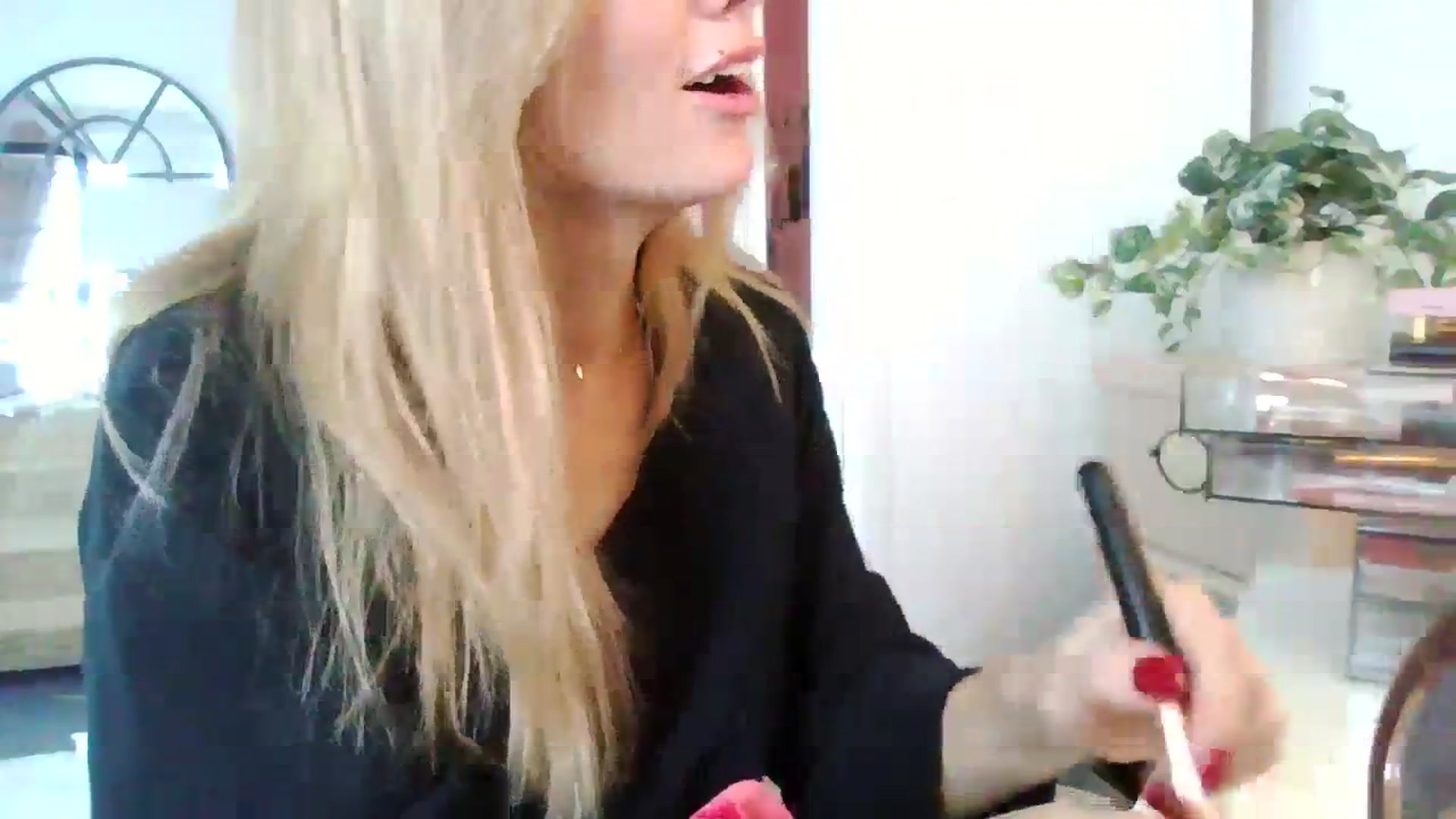 Gallery image thumbnail from Courtney's myfreecams stream on, 12/06/2023, 11:19 image 19 of 20