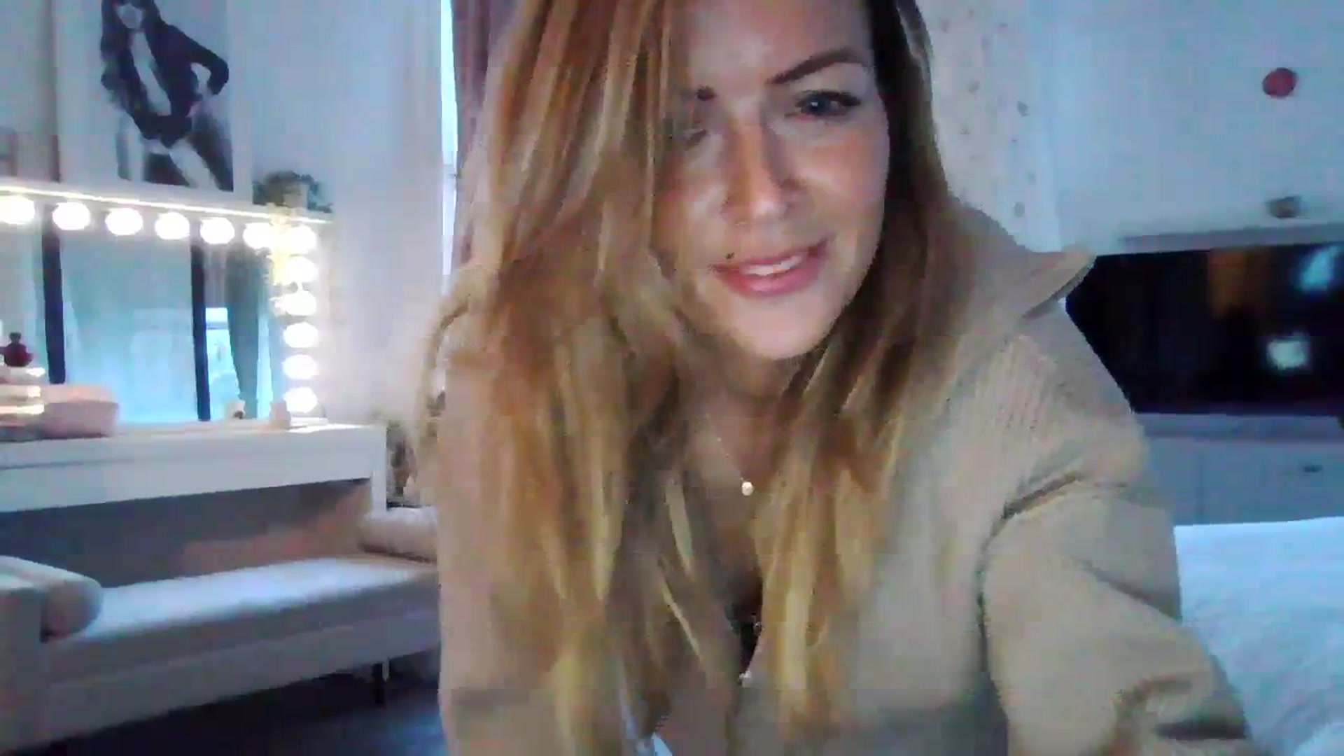 Gallery image thumbnail from Courtney's myfreecams stream on, 01/22/2024, 17:12 image 6 of 20