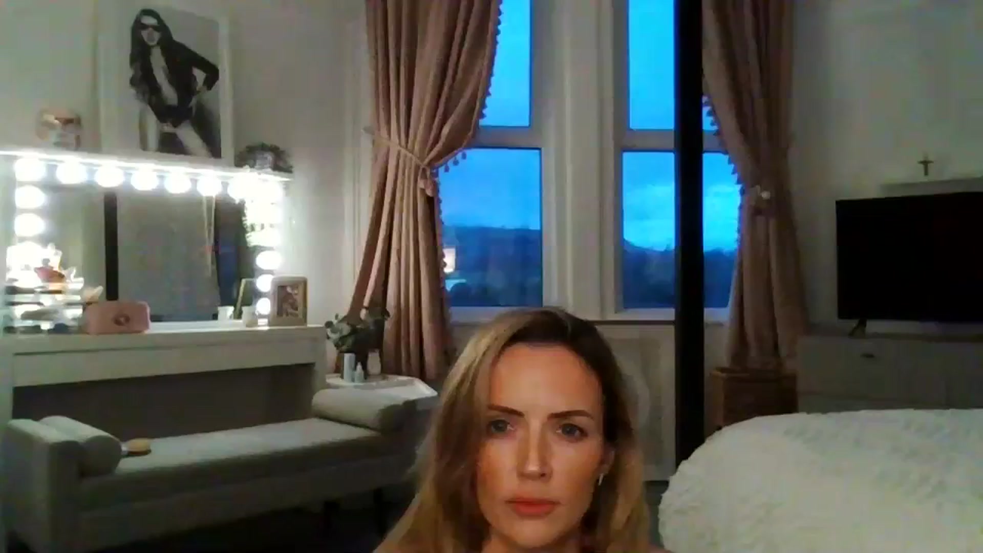 Gallery image thumbnail from Courtney's myfreecams stream on, 02/09/2024, 19:02 image 1 of 20
