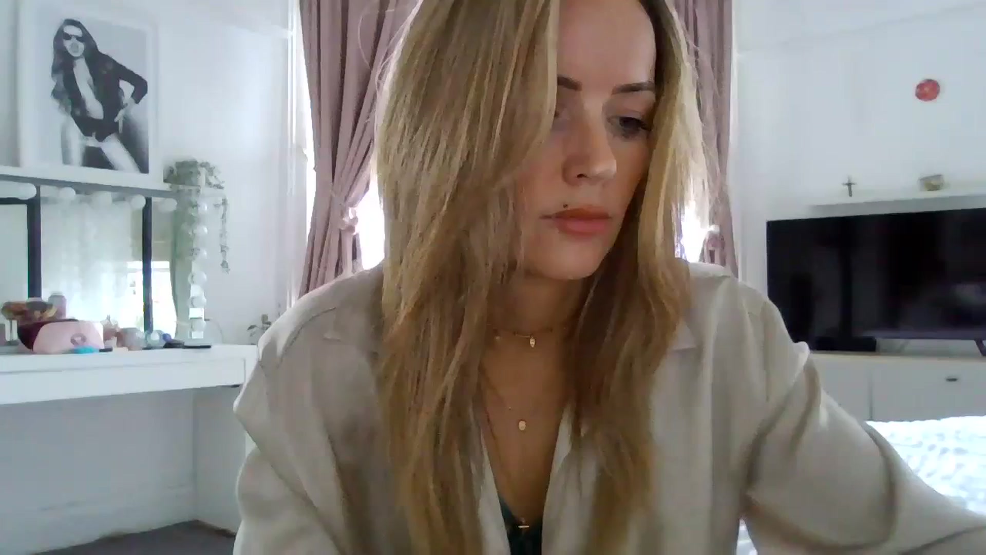 Gallery image thumbnail from Courtney's myfreecams stream on, 02/14/2024, 12:14 image 17 of 20