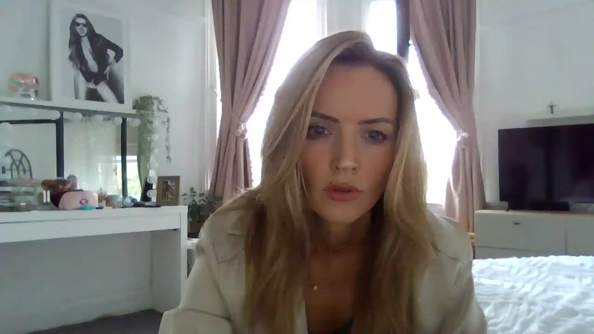 Gallery image thumbnail from Courtney's myfreecams stream on, 02/14/2024, 12:14 image 2 of 20