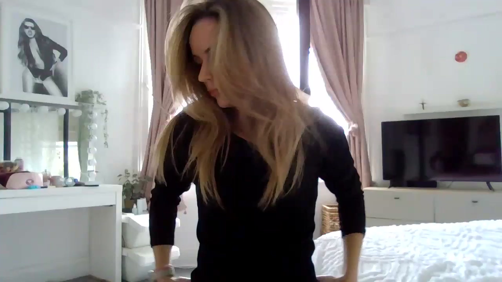 Gallery image thumbnail from Courtney's myfreecams stream on, 02/14/2024, 12:14 image 20 of 20